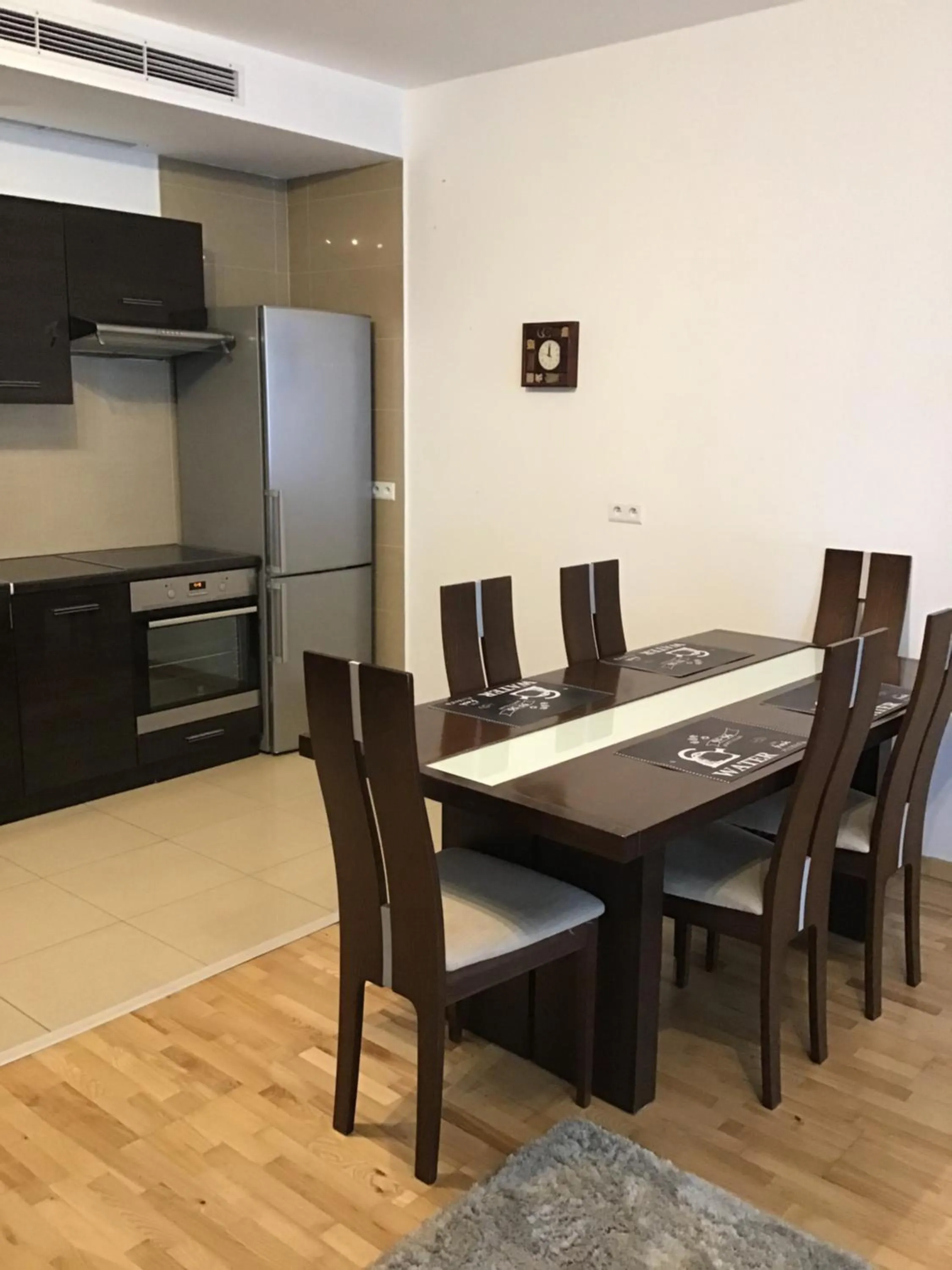 Kitchen or kitchenette in Platinum Towers Hotel Apartments