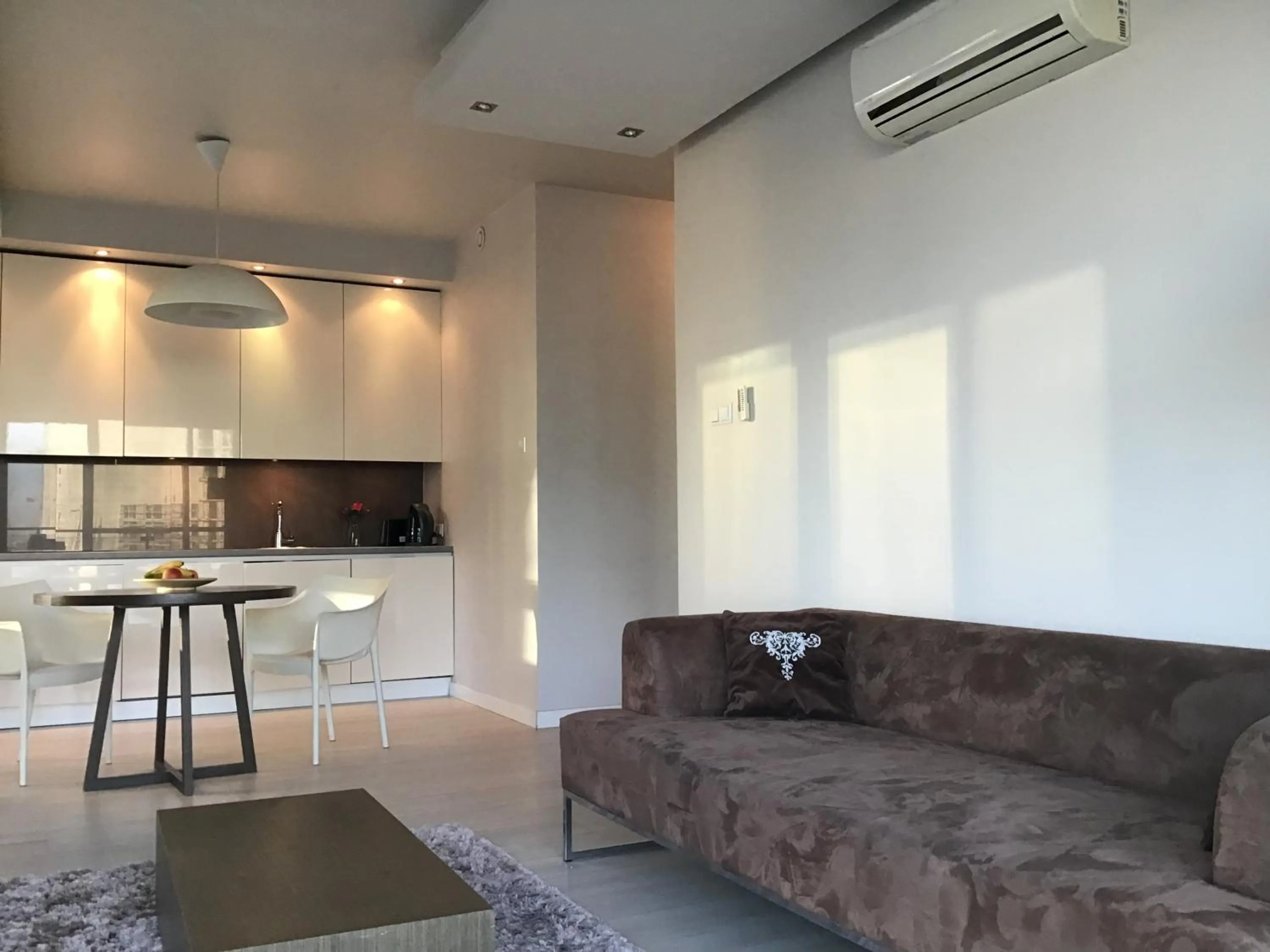 Kitchen or kitchenette in Platinum Towers Hotel Apartments