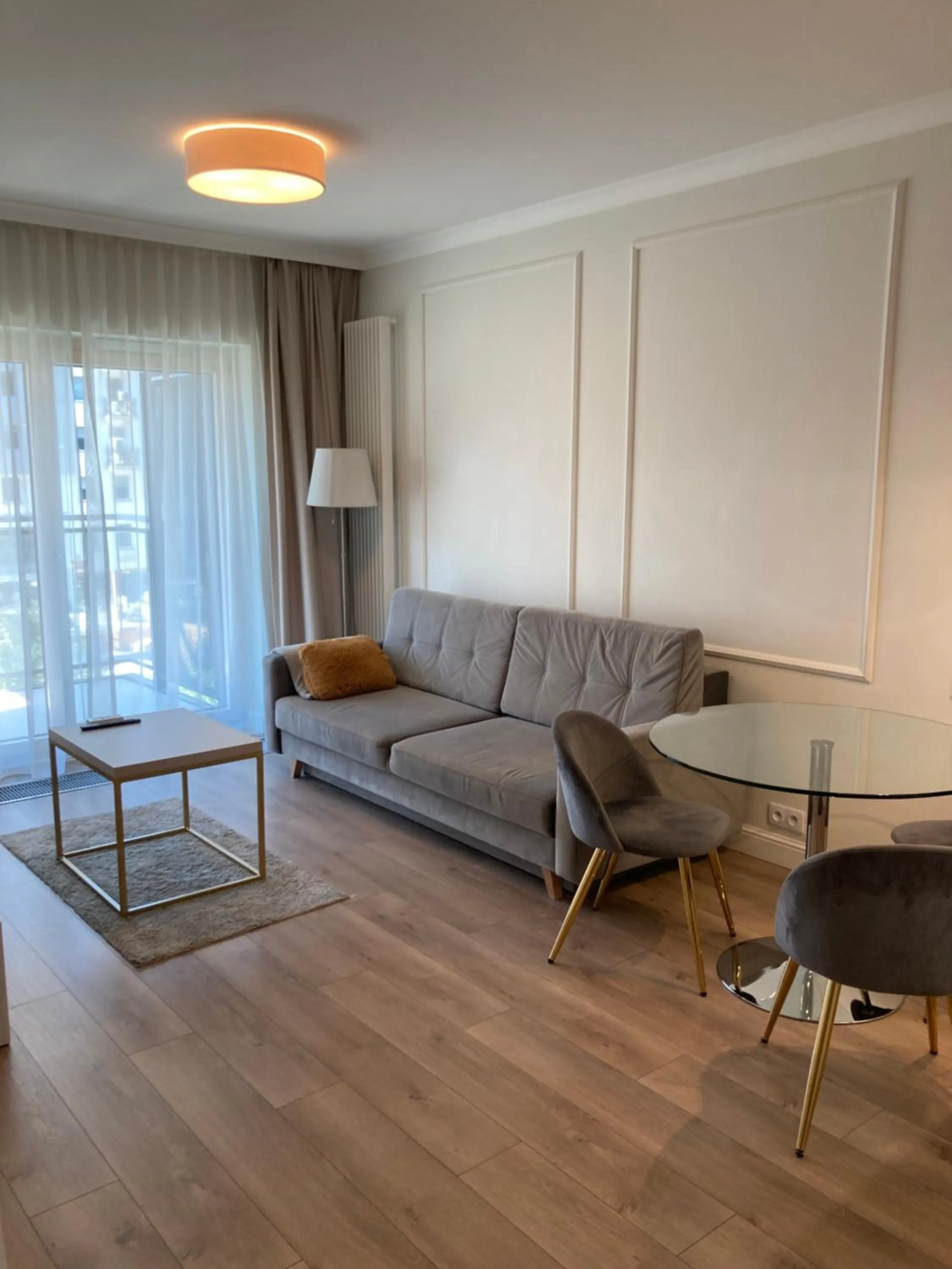 Communal lounge/ TV room in Platinum Towers Hotel Apartments