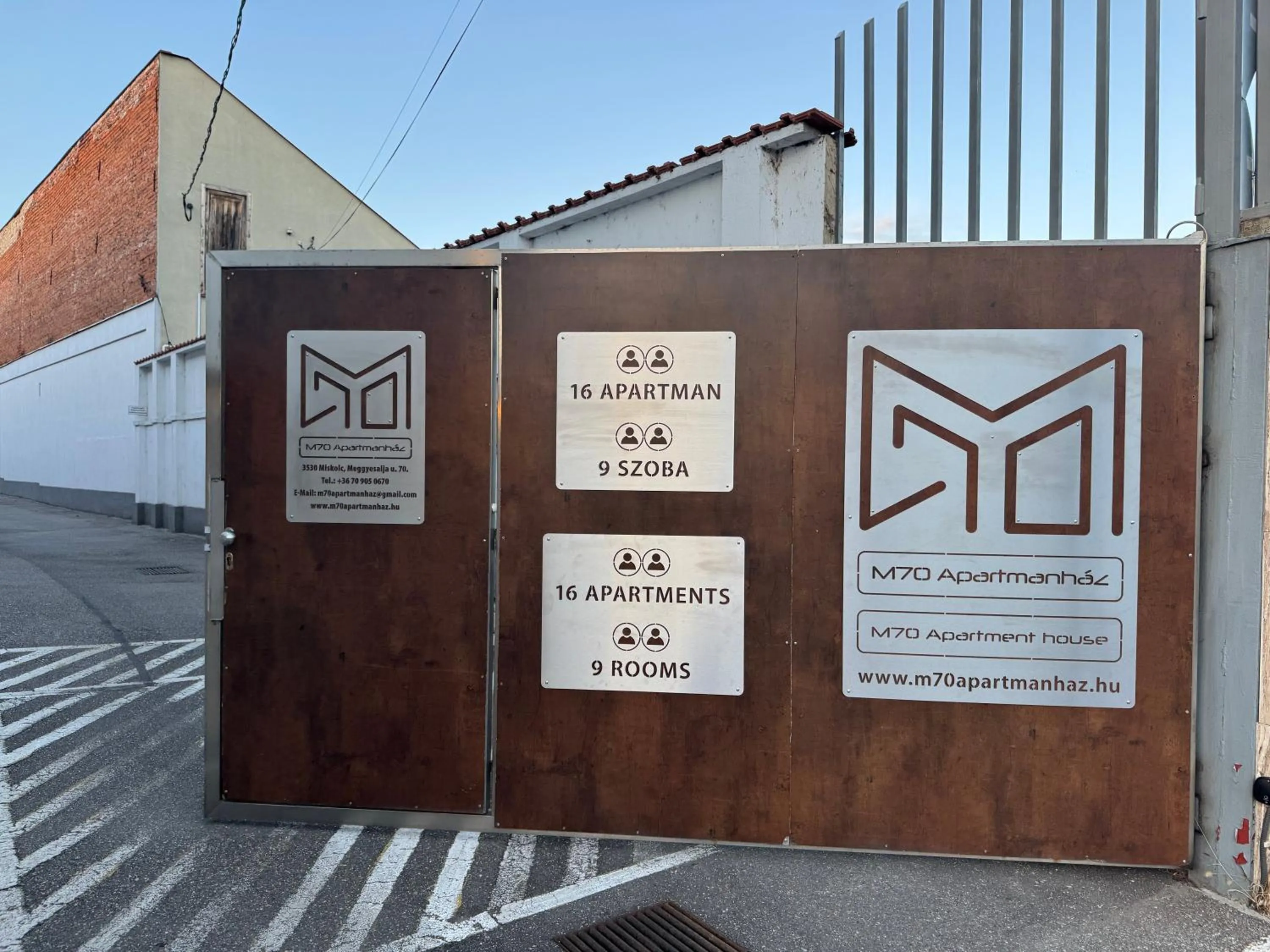 M70 Apartmanház