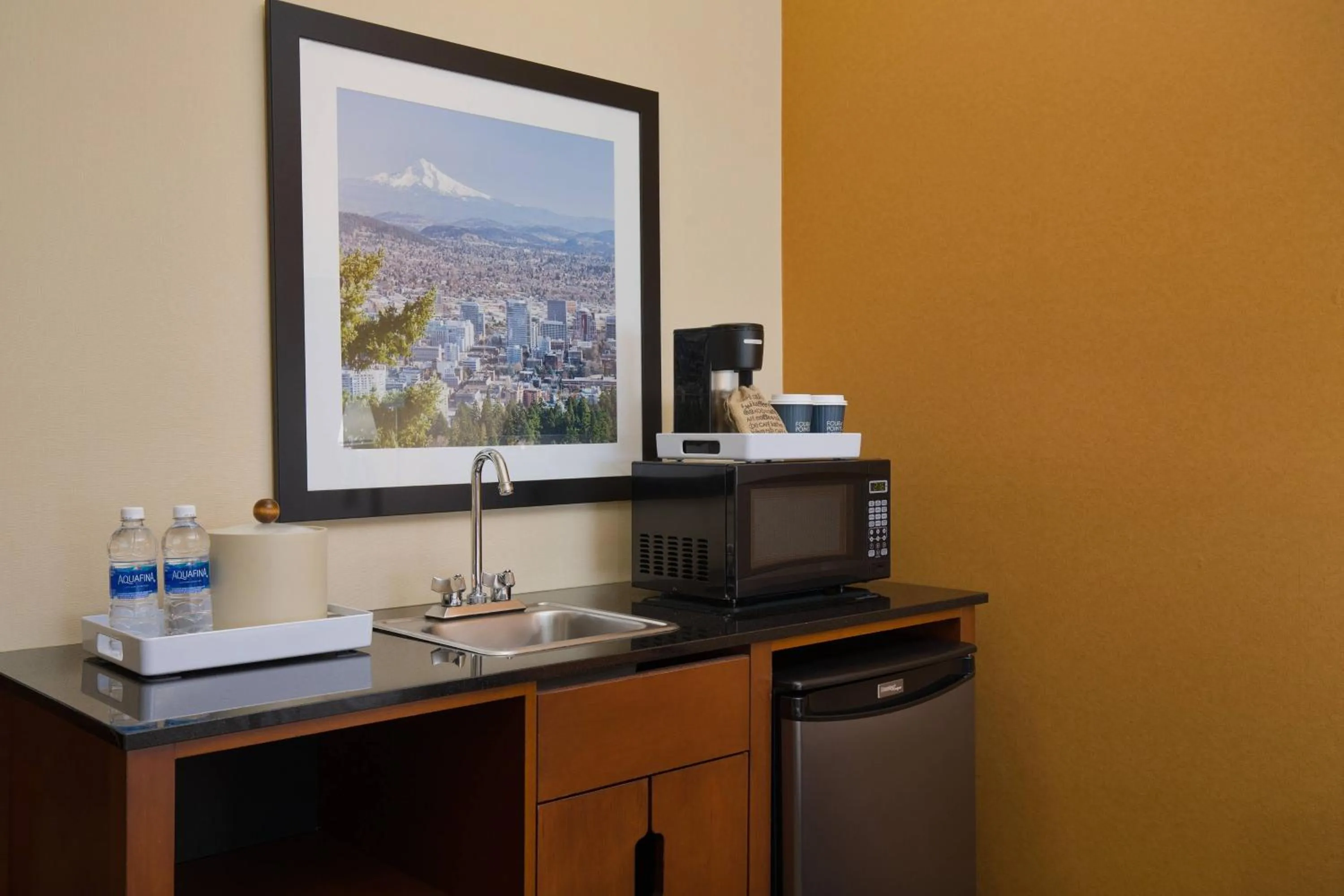 Photo of the whole room in Four Points by Sheraton Portland East