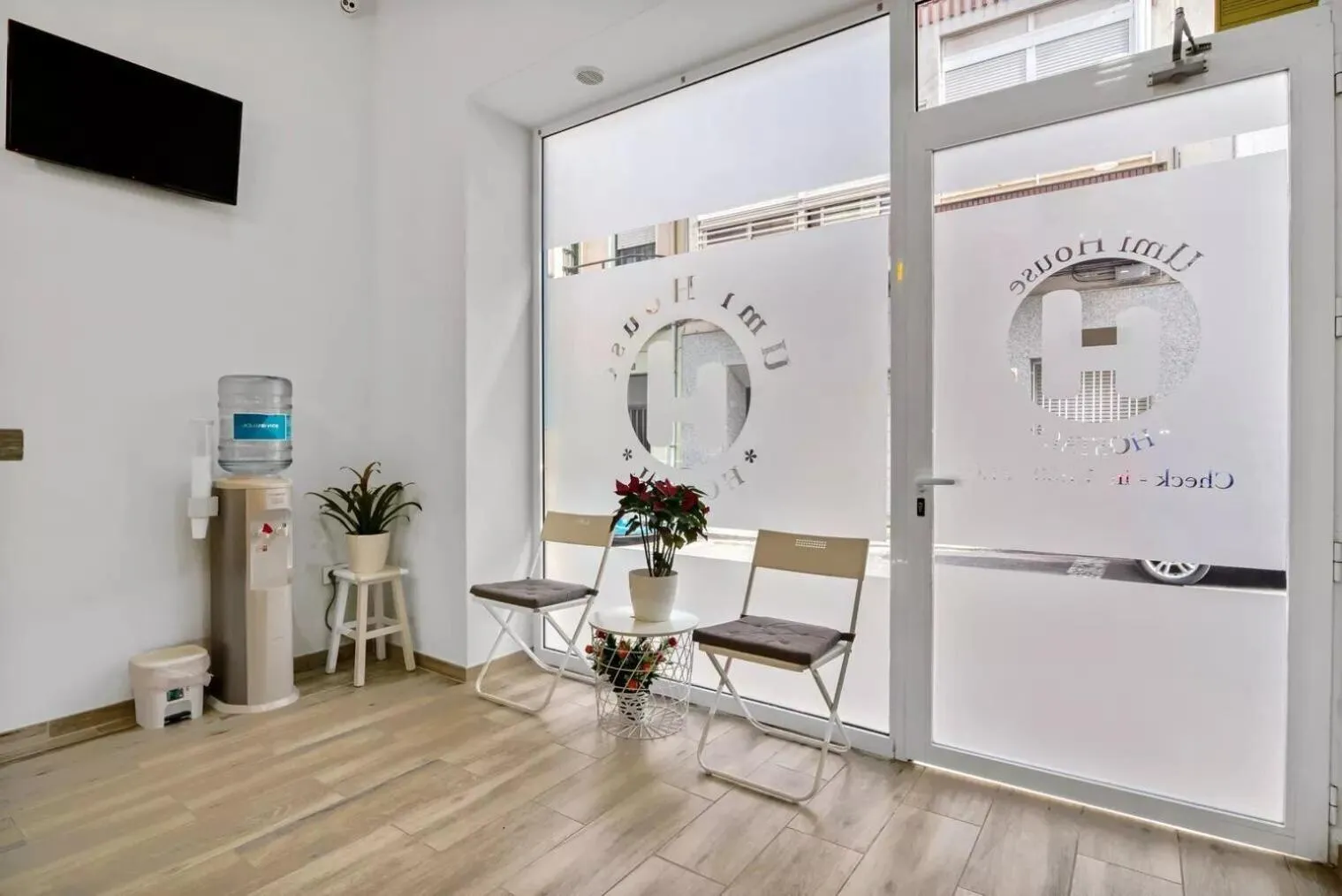 Restaurant/places to eat in Umihouse apartamentos centro Alicante