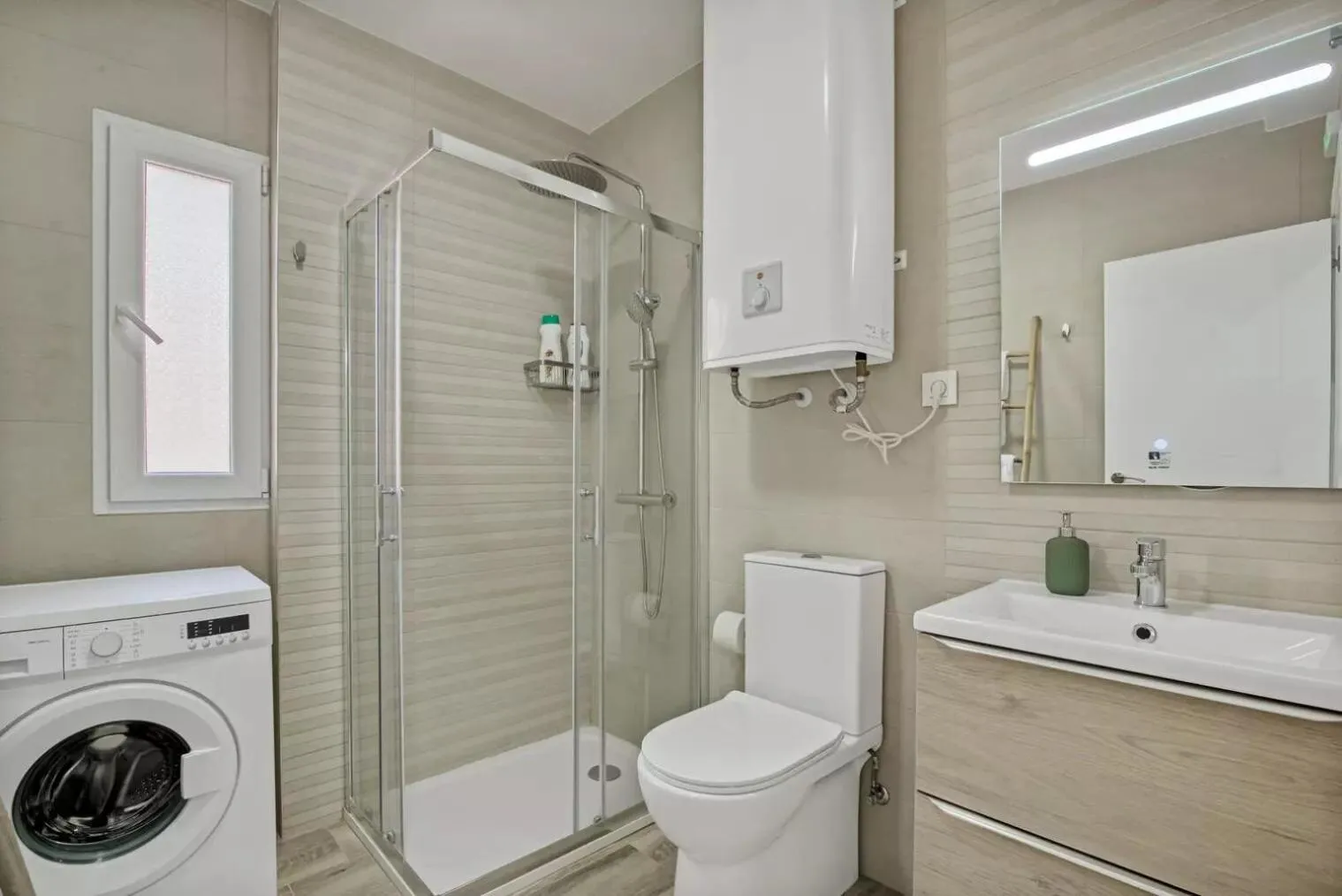 Bathroom in Umihouse apartamentos centro Alicante