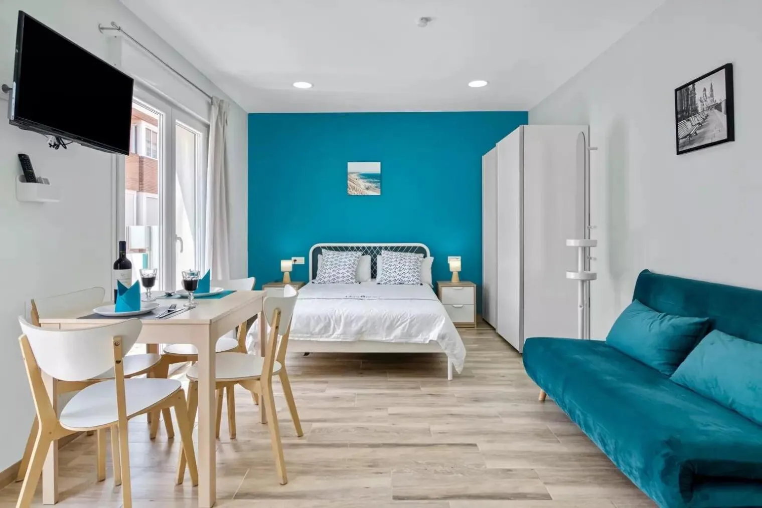 Seating area, Bed in Umihouse apartamentos centro Alicante