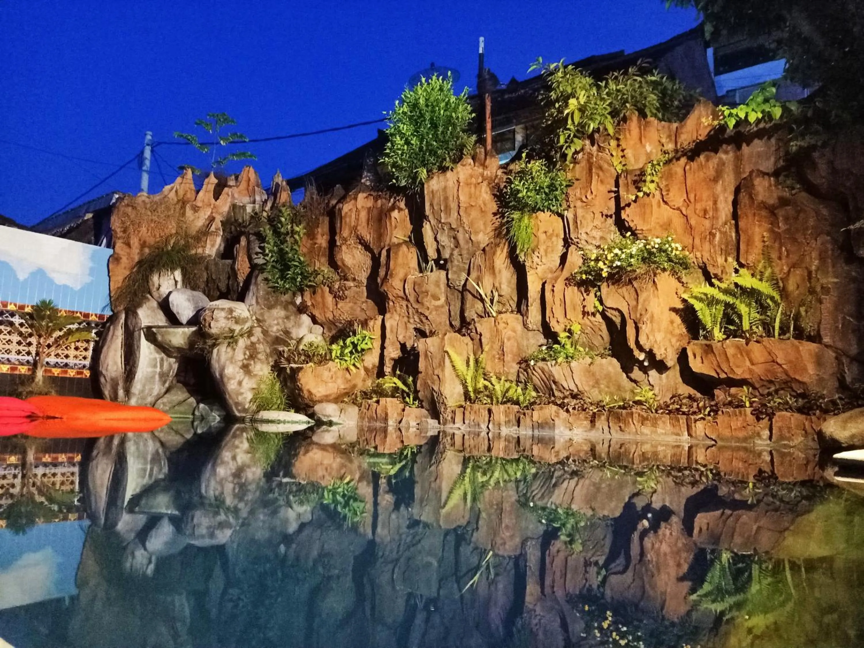 Swimming pool in Binaria Museum Hotel
