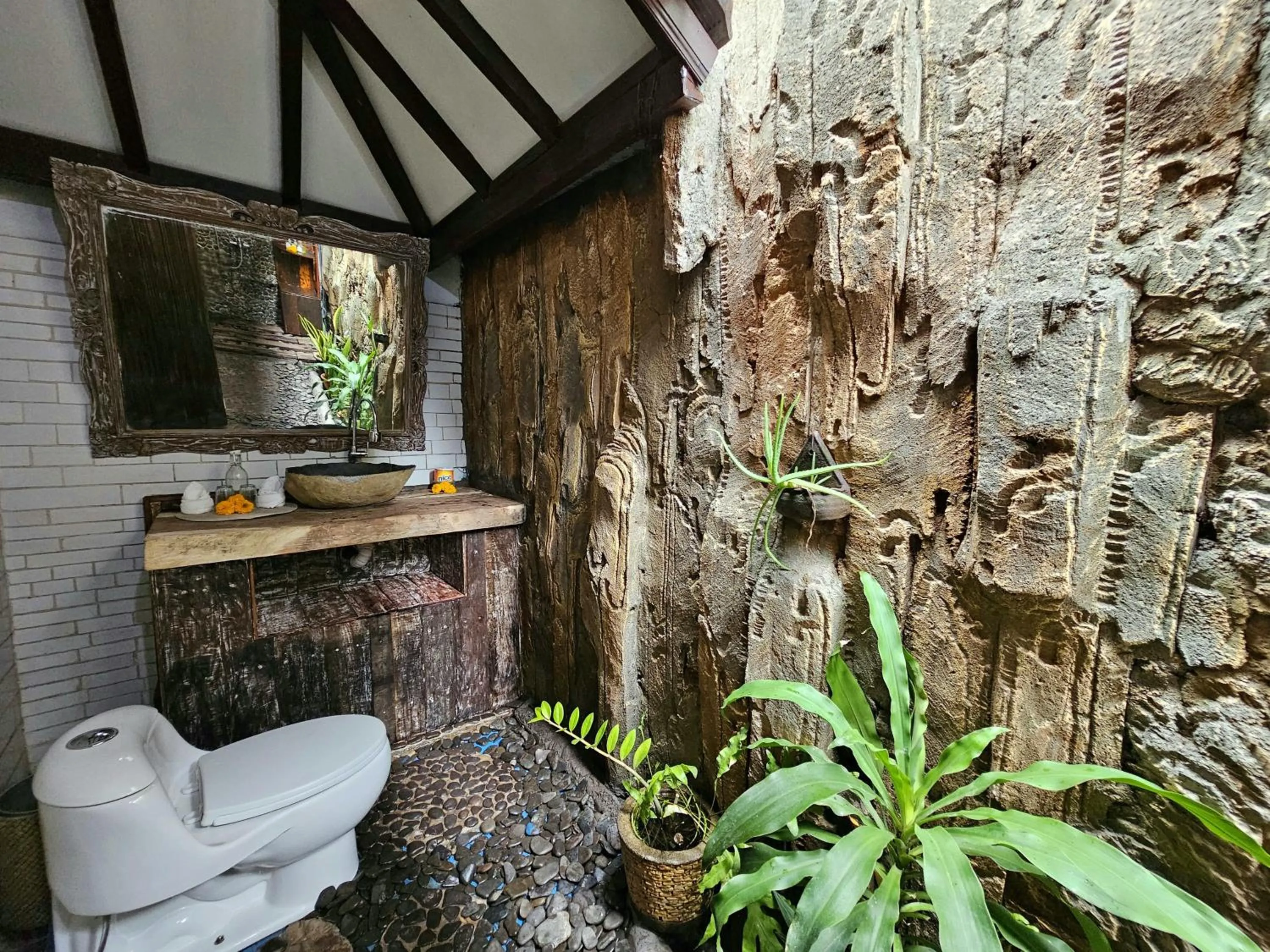 Toilet in Binaria Museum Hotel