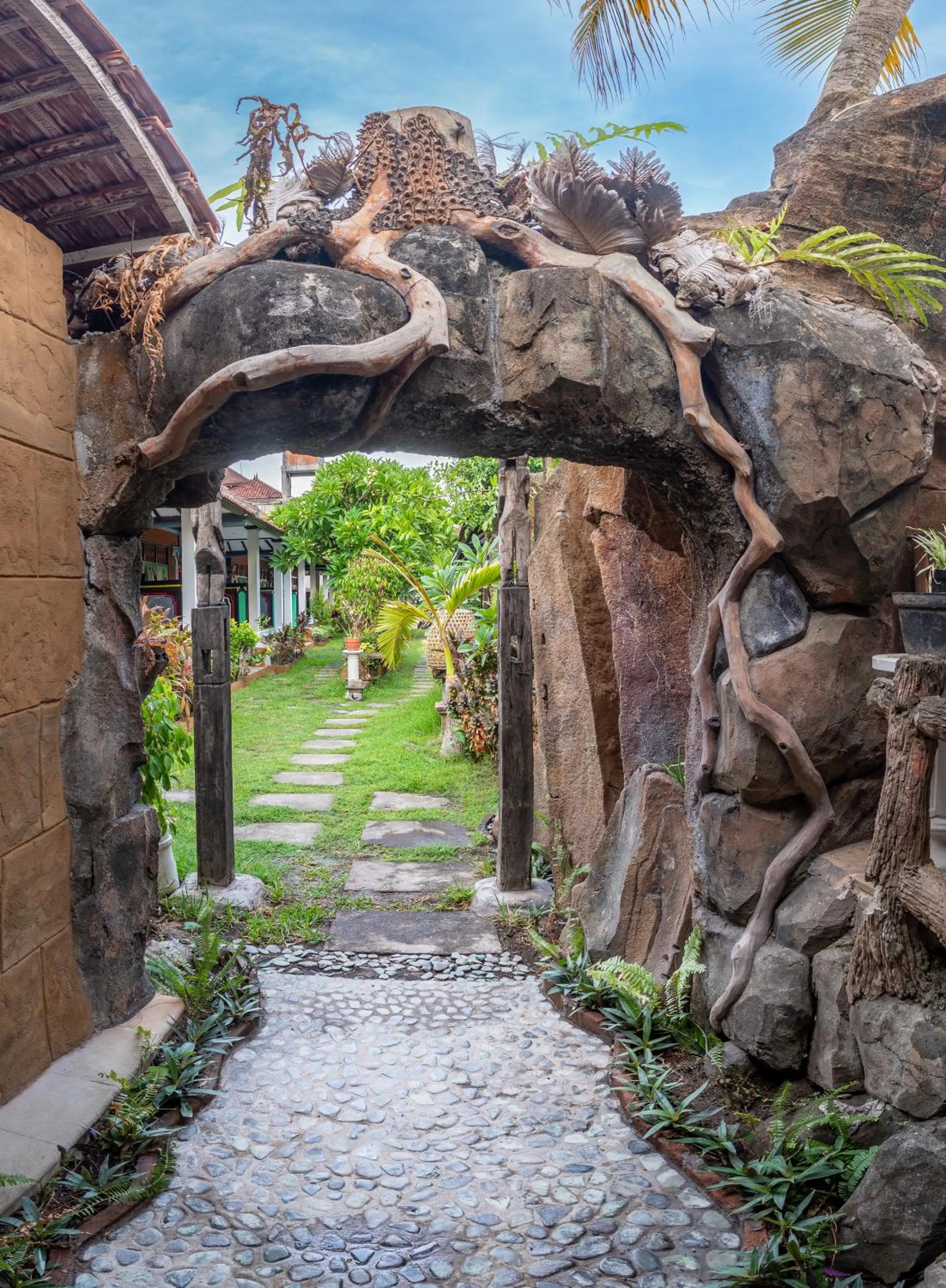 Garden in Binaria Museum Hotel