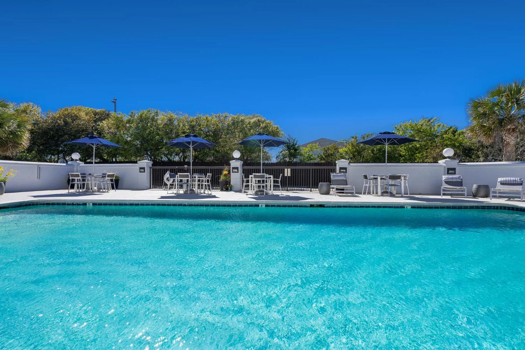 Swimming pool in Hotel Alice