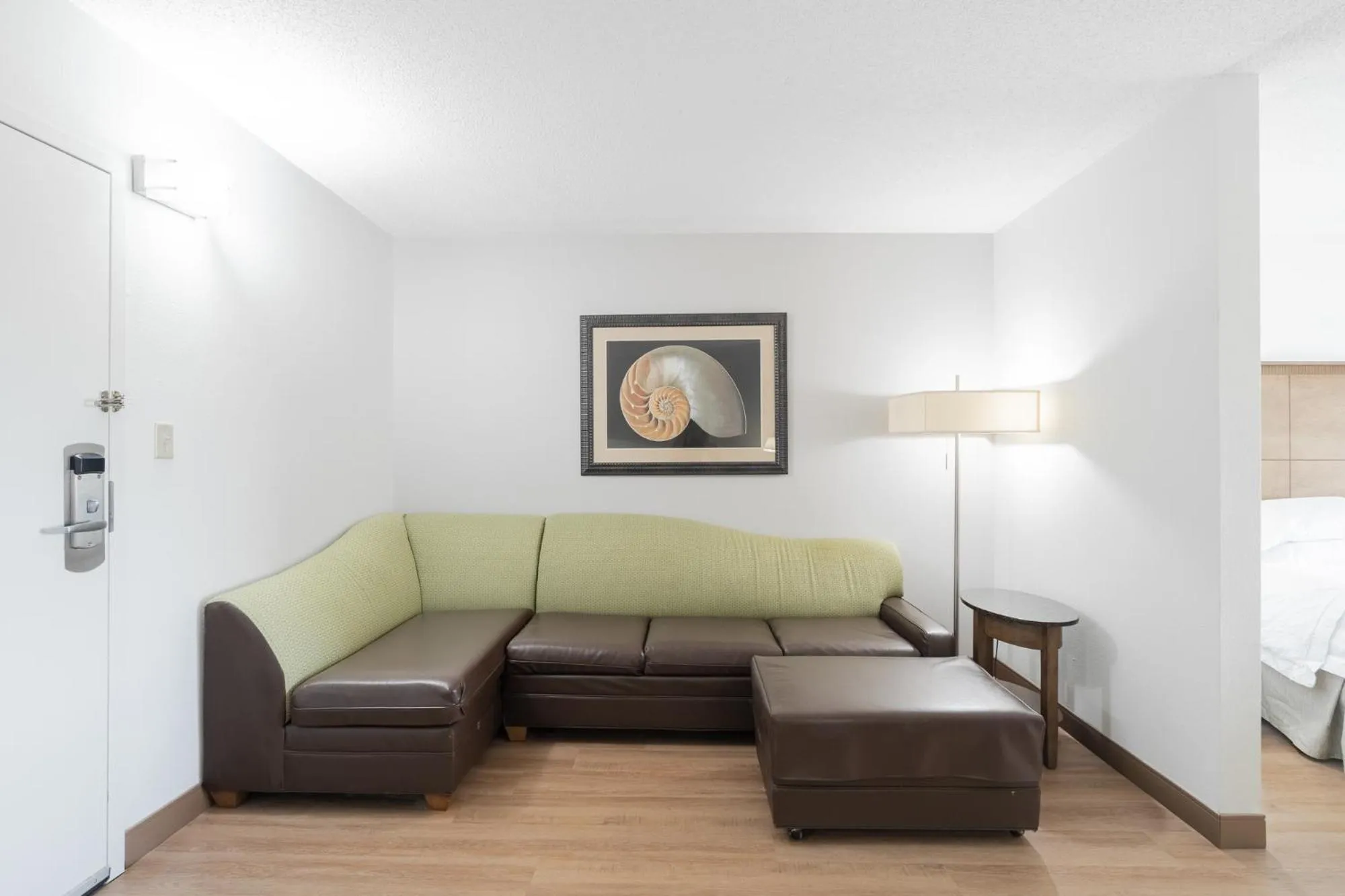 Seating area, Bed in Hotel Alice