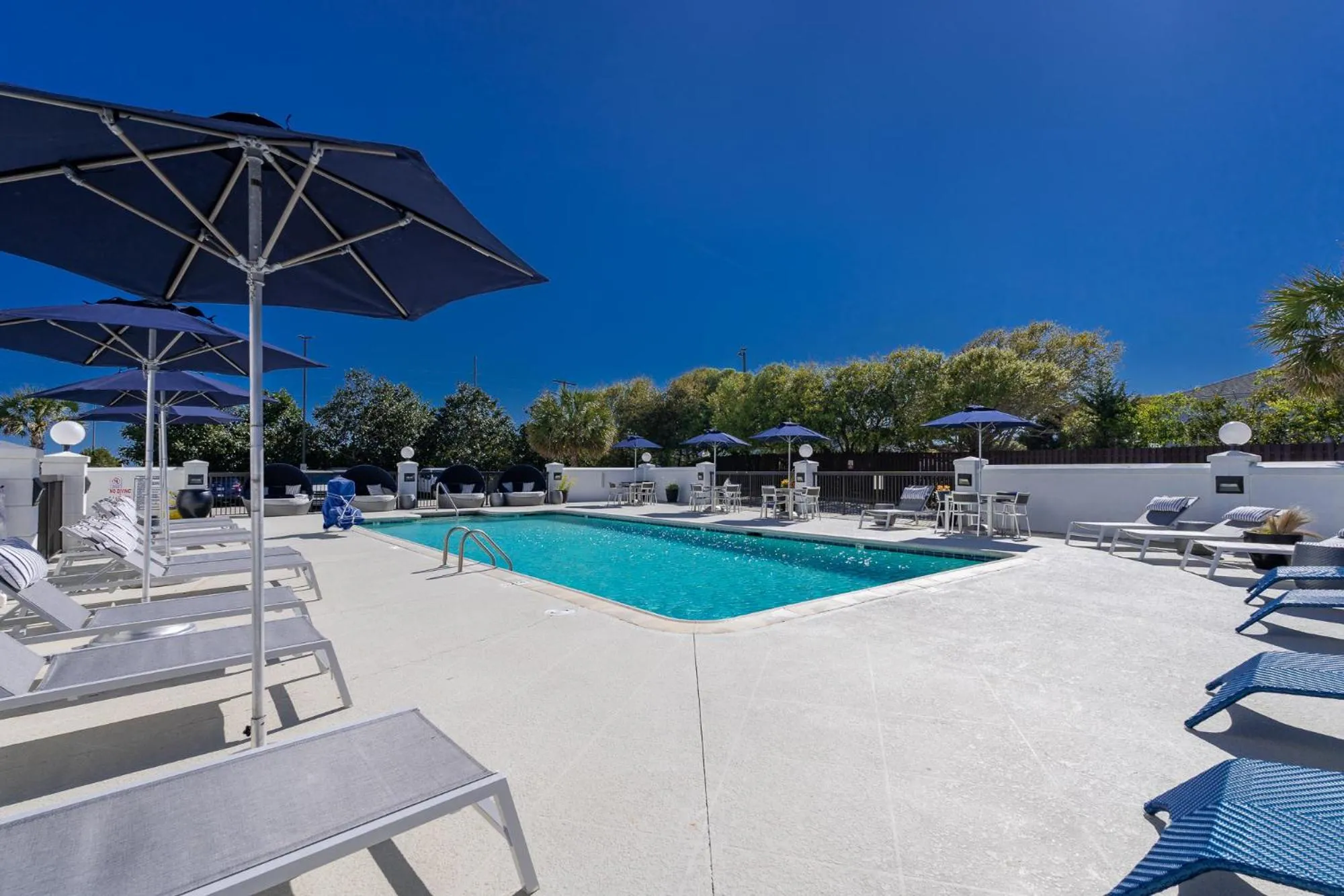 Swimming pool in Hotel Alice