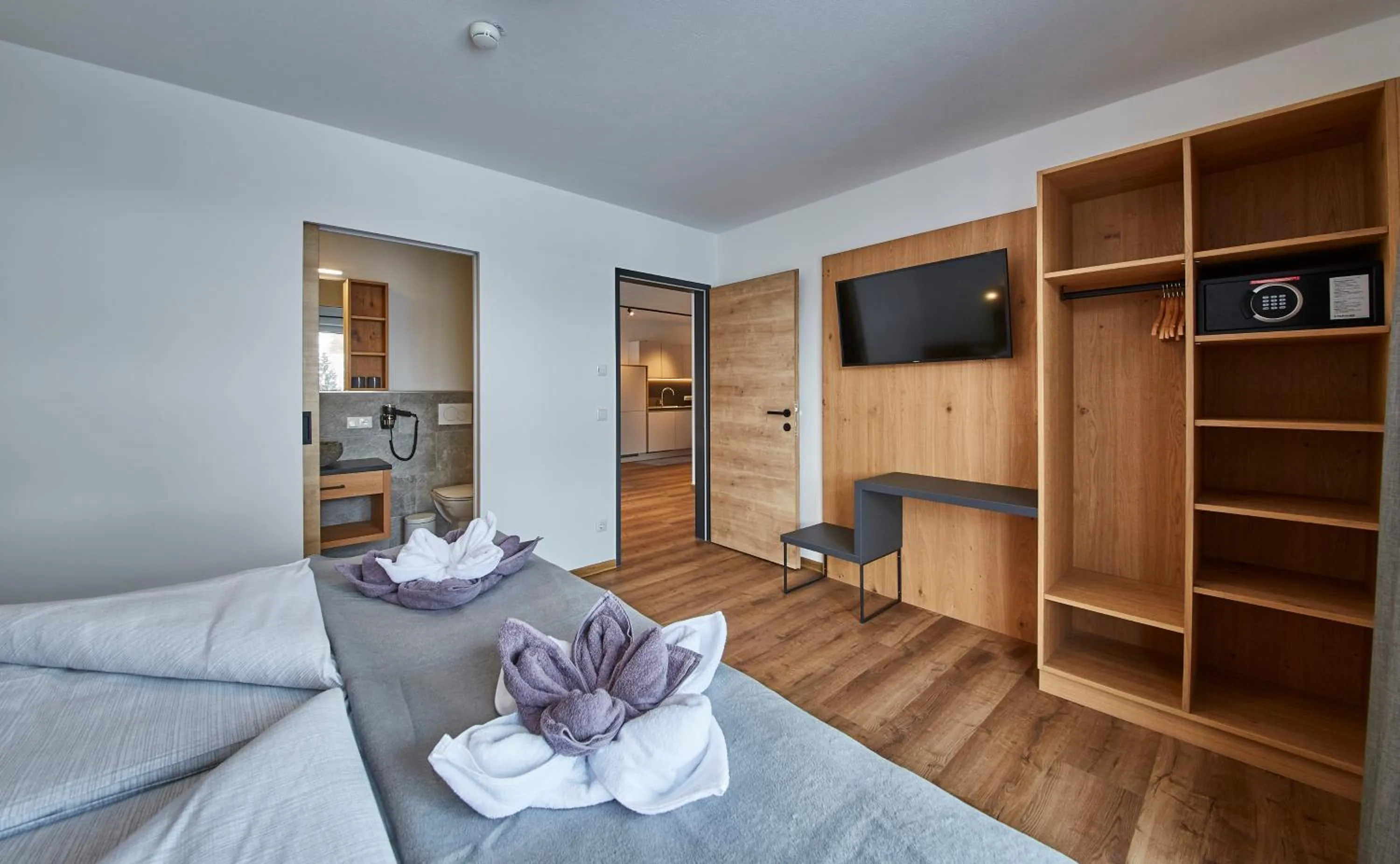 Photo of the whole room, Bed in Wiesl Lodge Saalbach