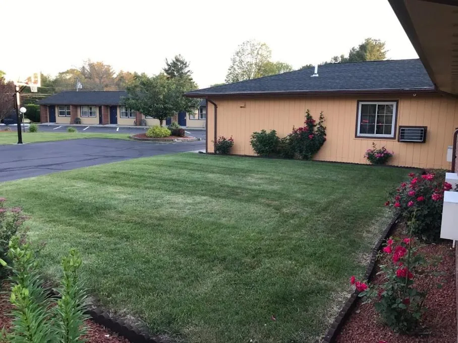Property building in Quiet Corner Inn