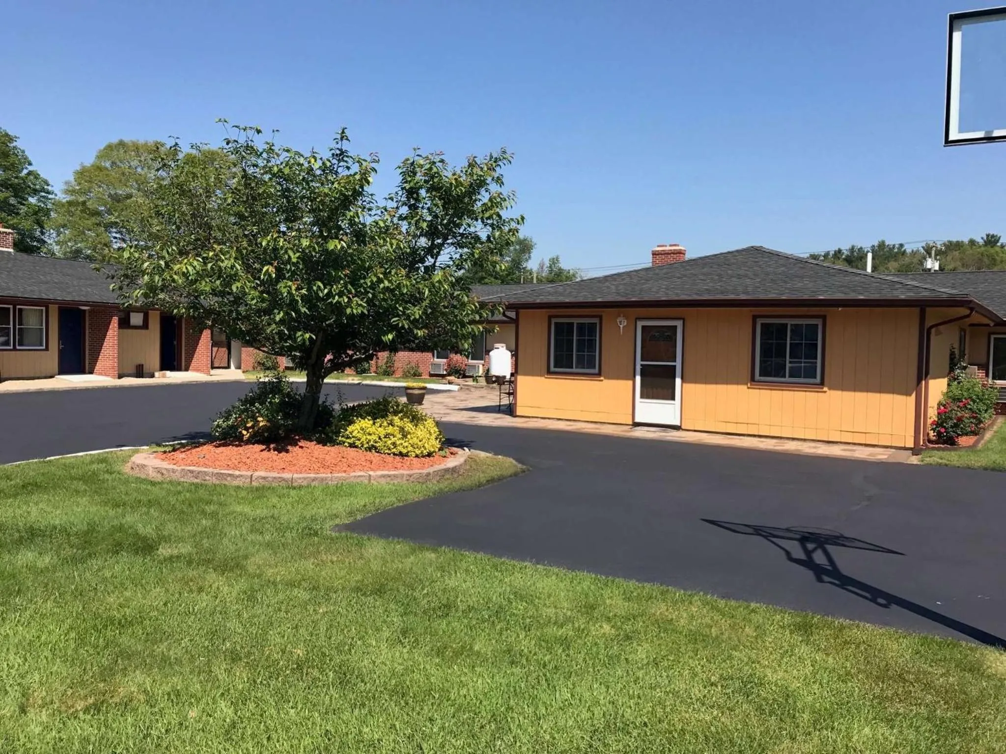 Property building in Quiet Corner Inn