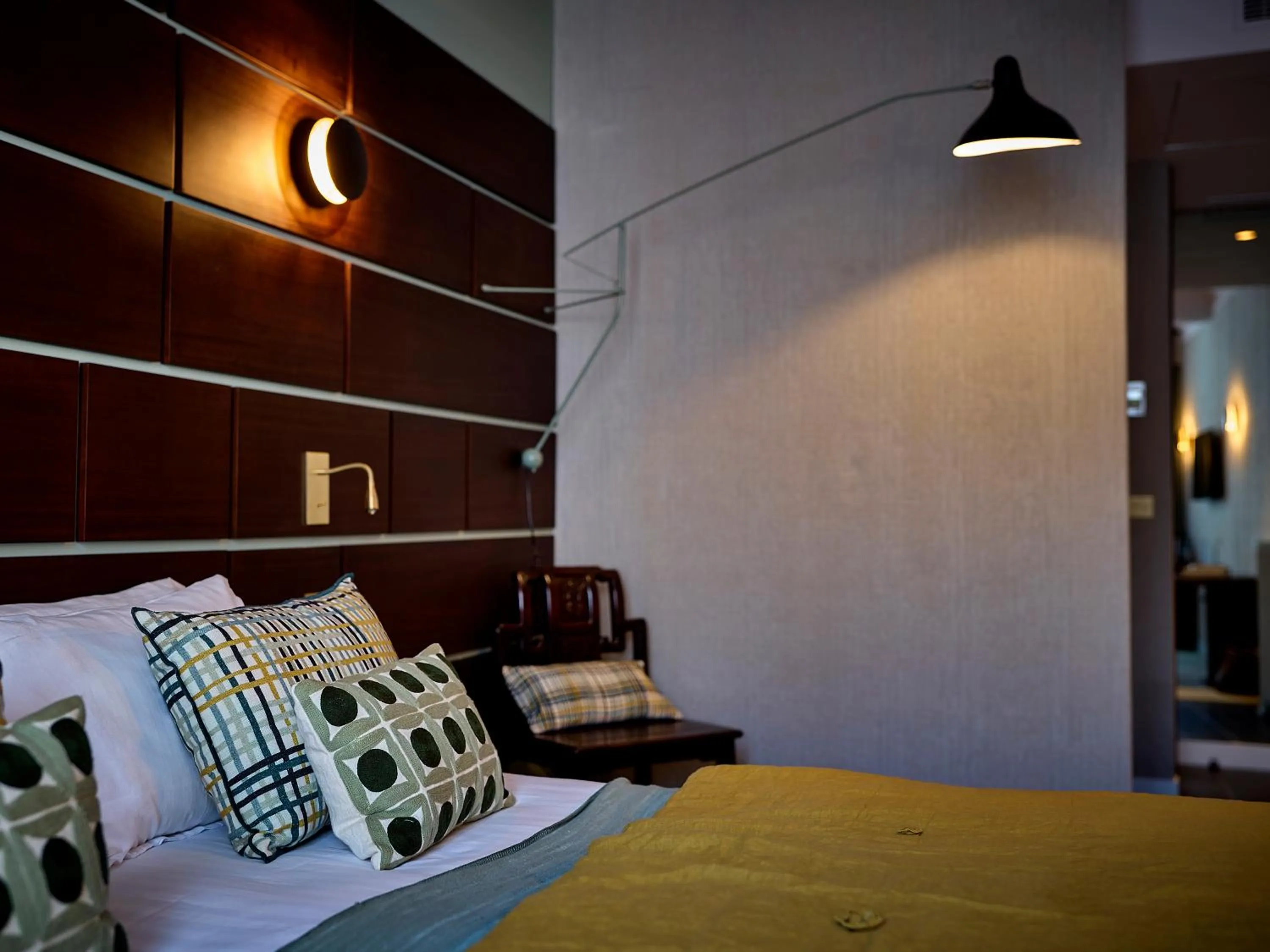 Photo of the whole room, Bed in Beausejour Ranelagh