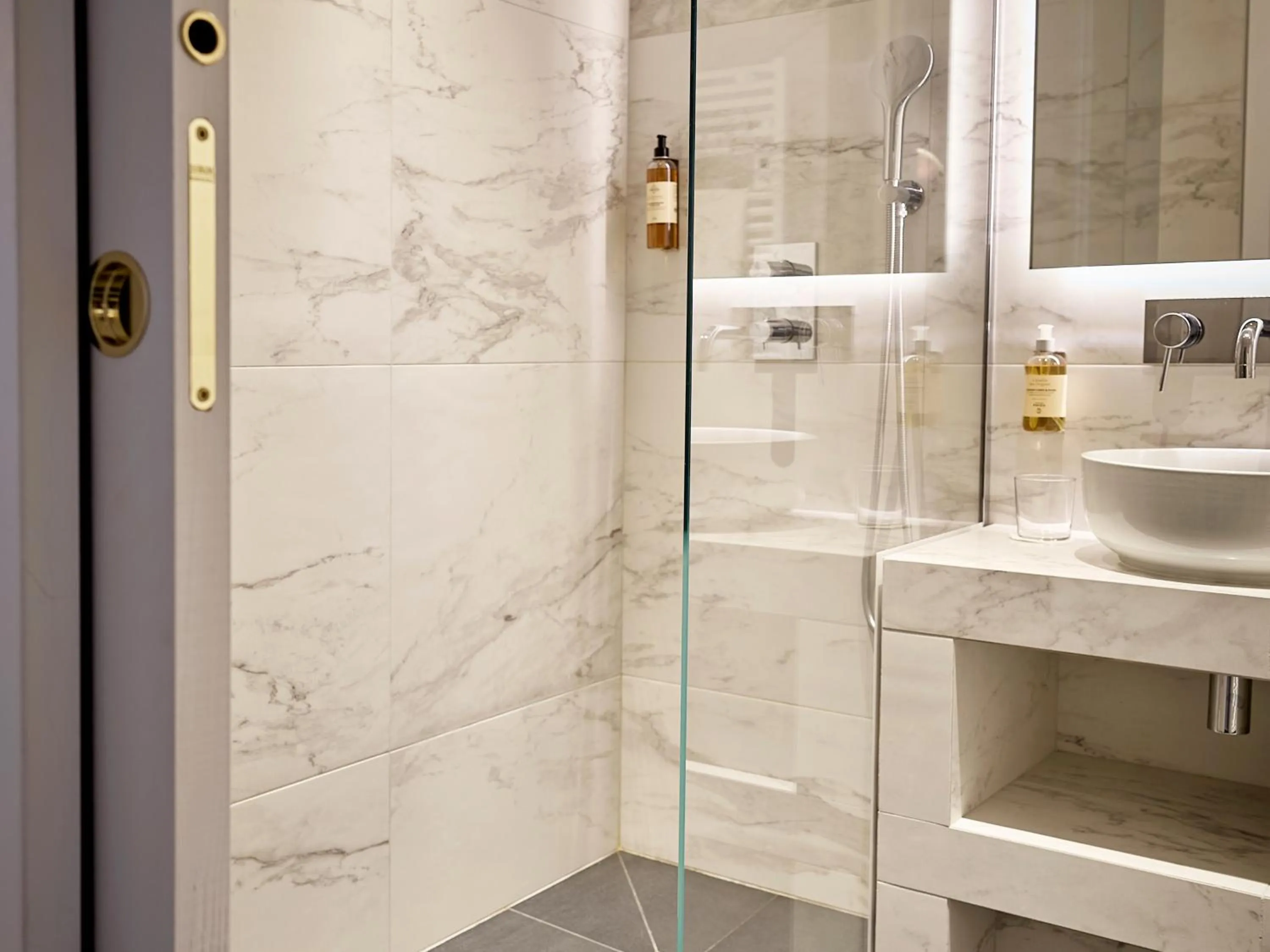 Shower in Beausejour Ranelagh