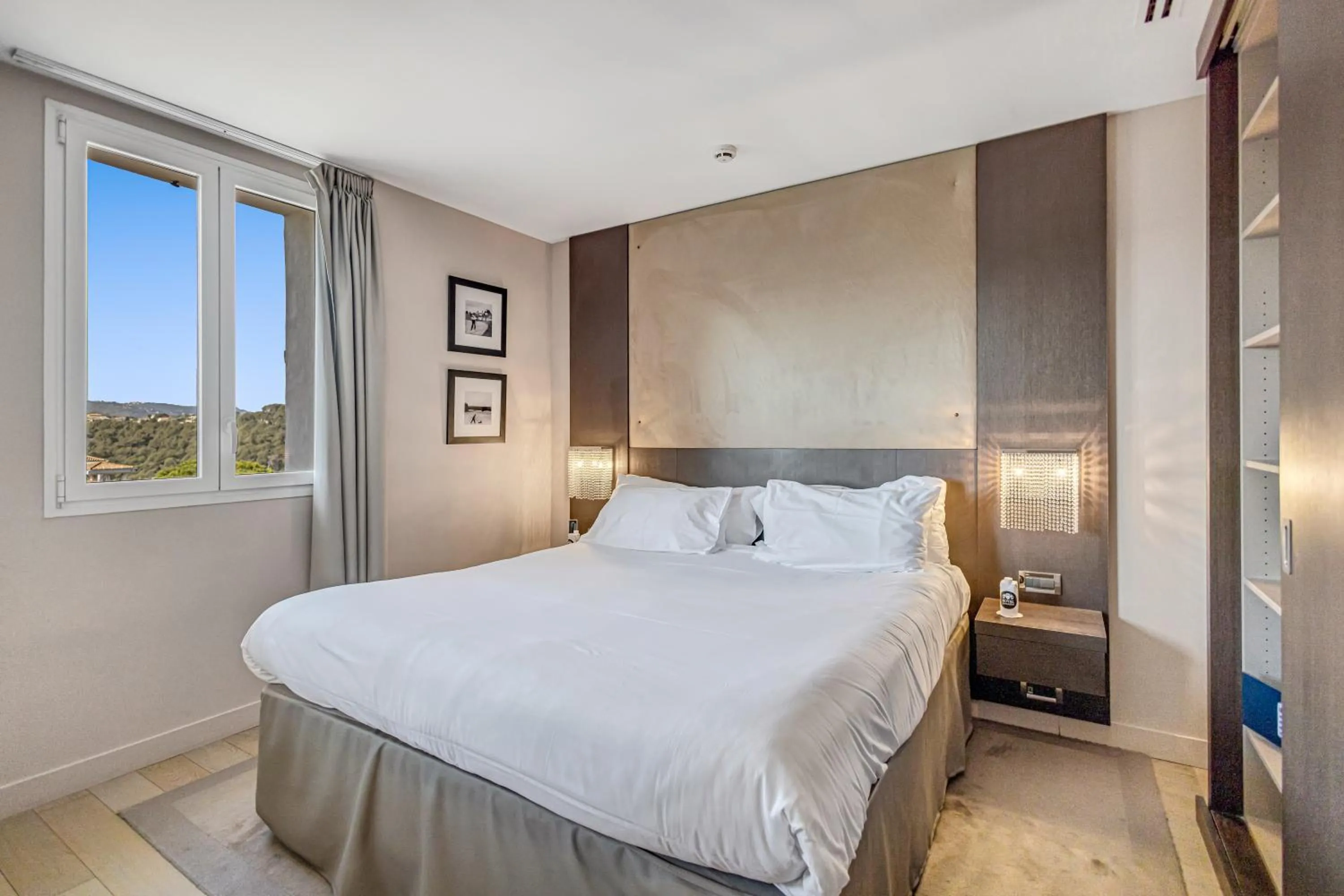 Bed in Royal Mougins Golf, Hotel & Spa de Luxe