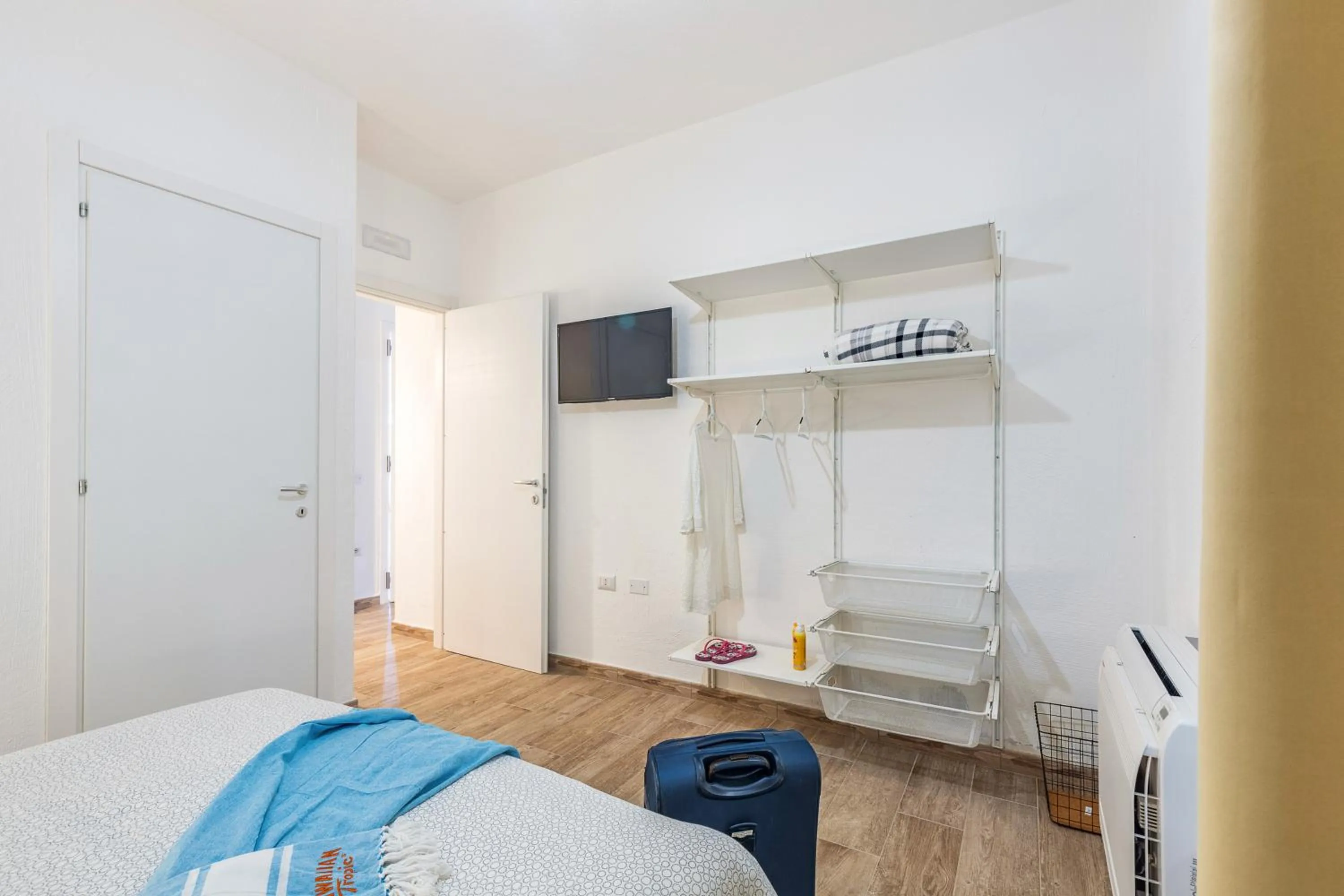 TV and multimedia, Bed in Acquazzurra Affittacamere