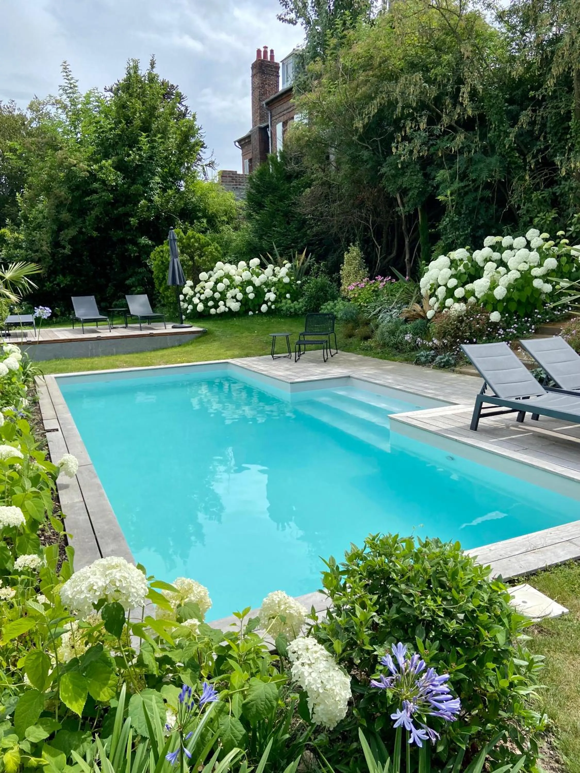Garden view in VILLA DU CEDRE Honfleur