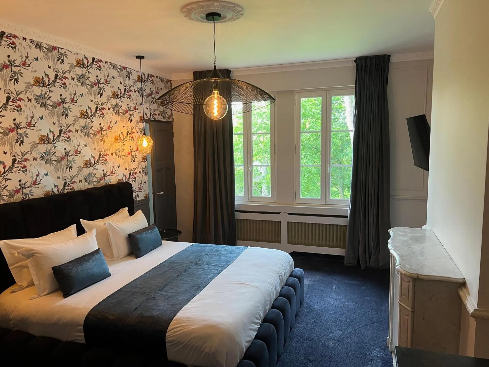 Bed in Château de la Bribourdière