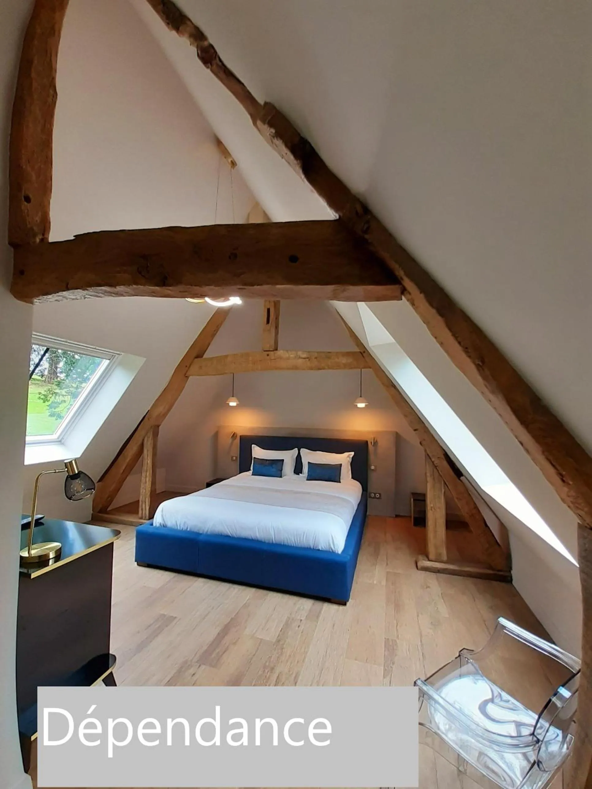 Bed in Château de la Bribourdière