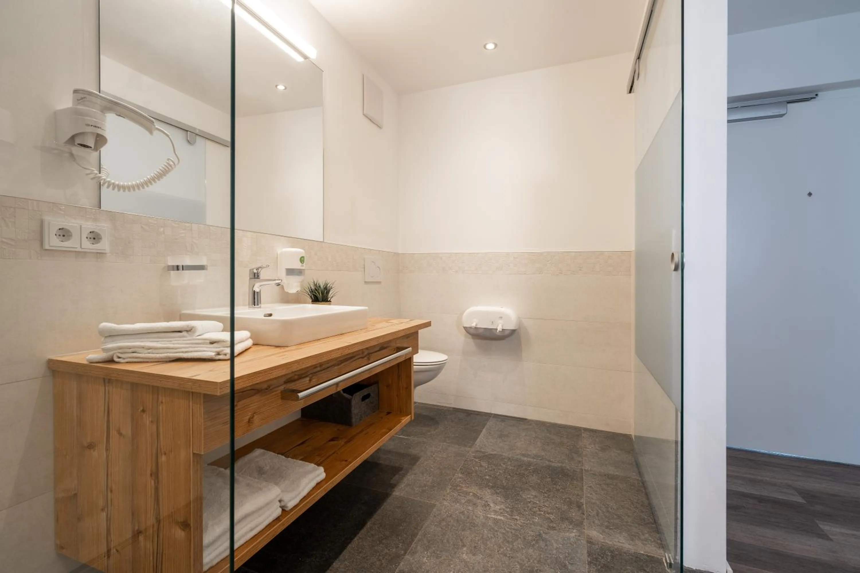 Shower in Kaiser Max Design Appartements