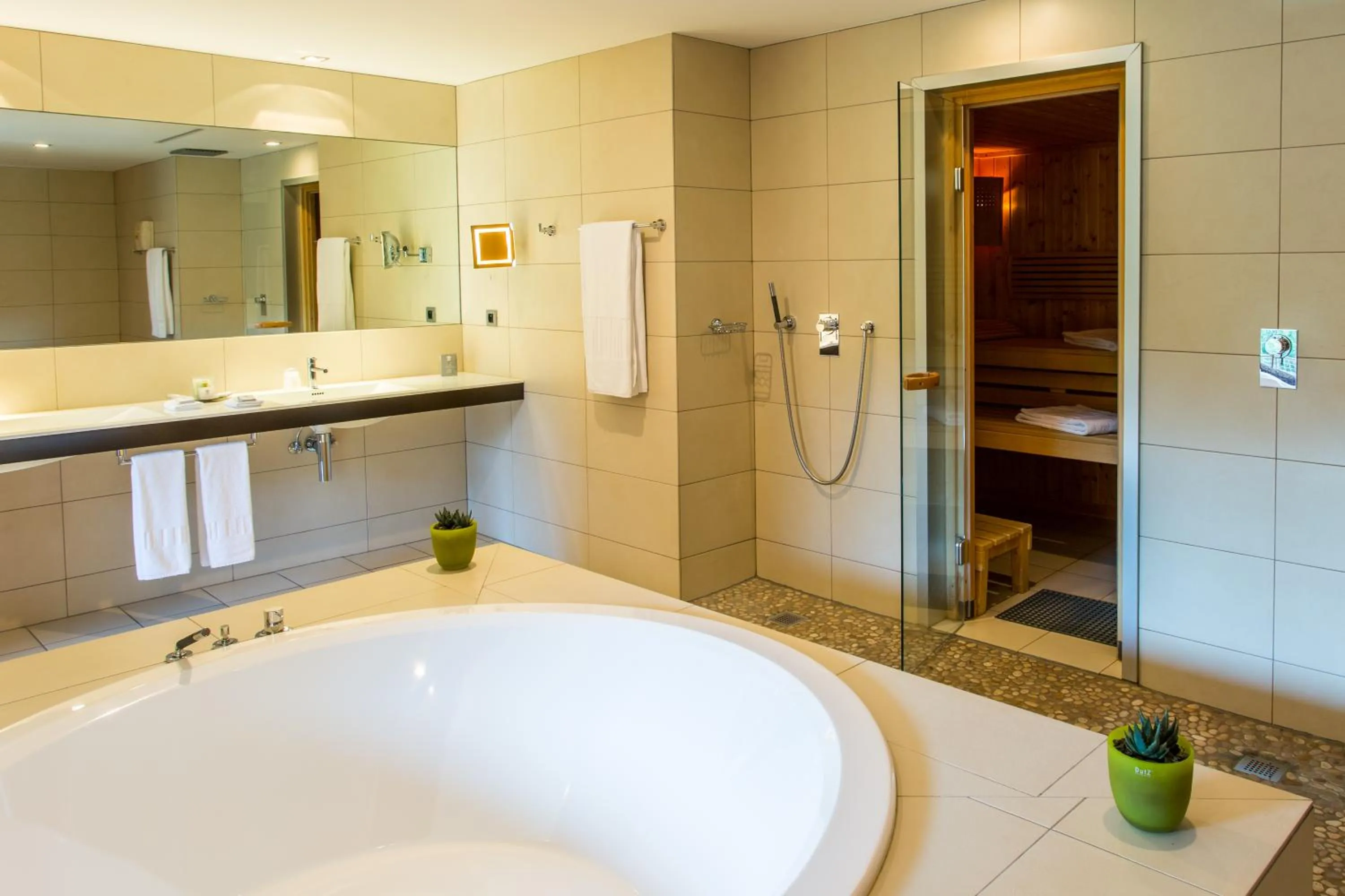 Bathroom in Restaurant Hôtel L'Arnsbourg