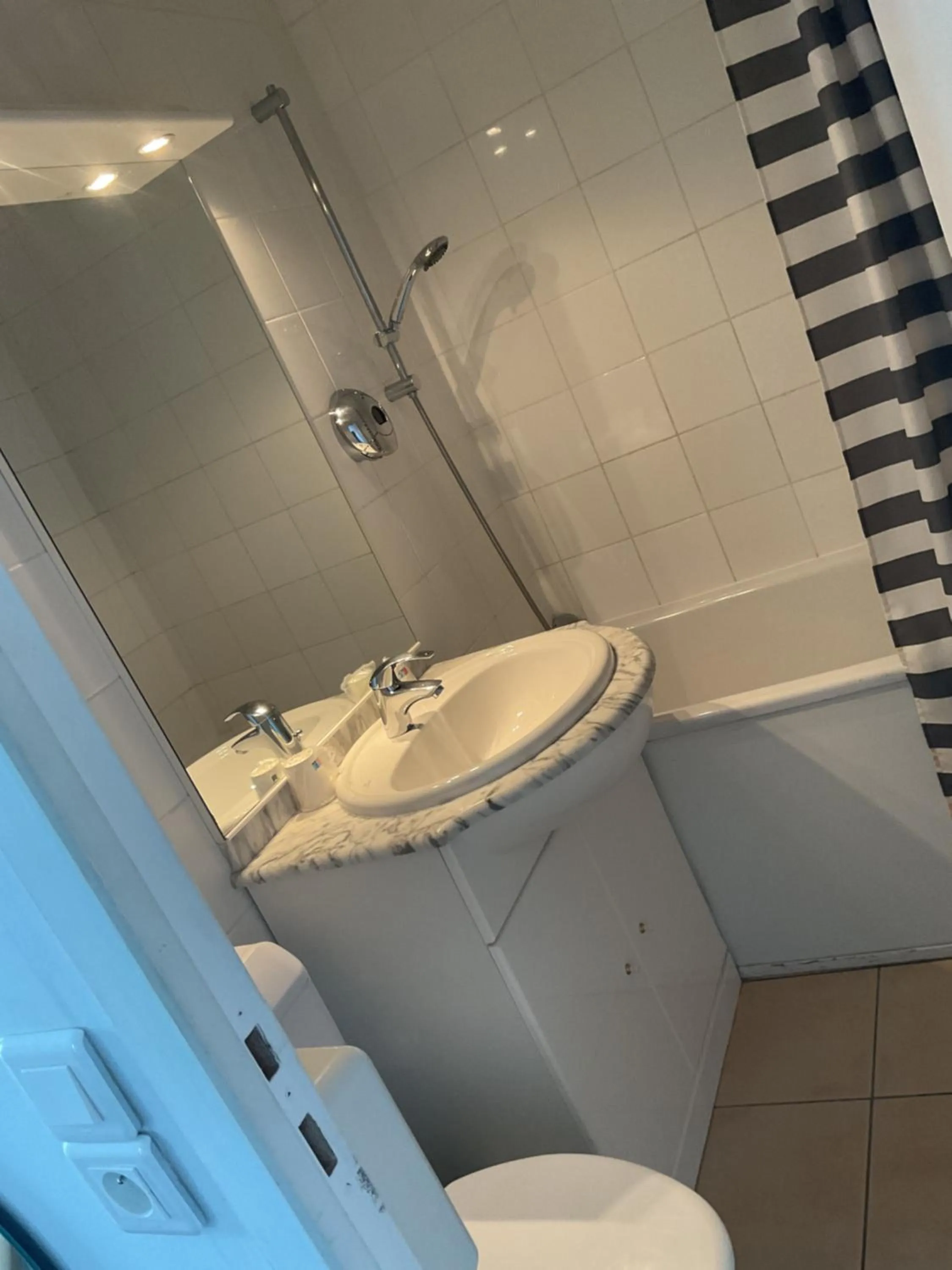 Bath in Fasthotel Chateauroux