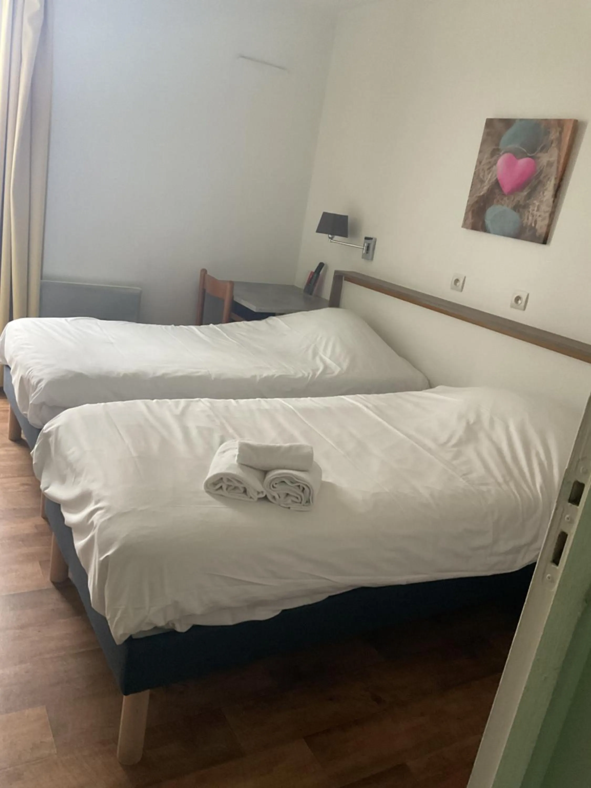 Photo of the whole room, Bed in Fasthotel Chateauroux