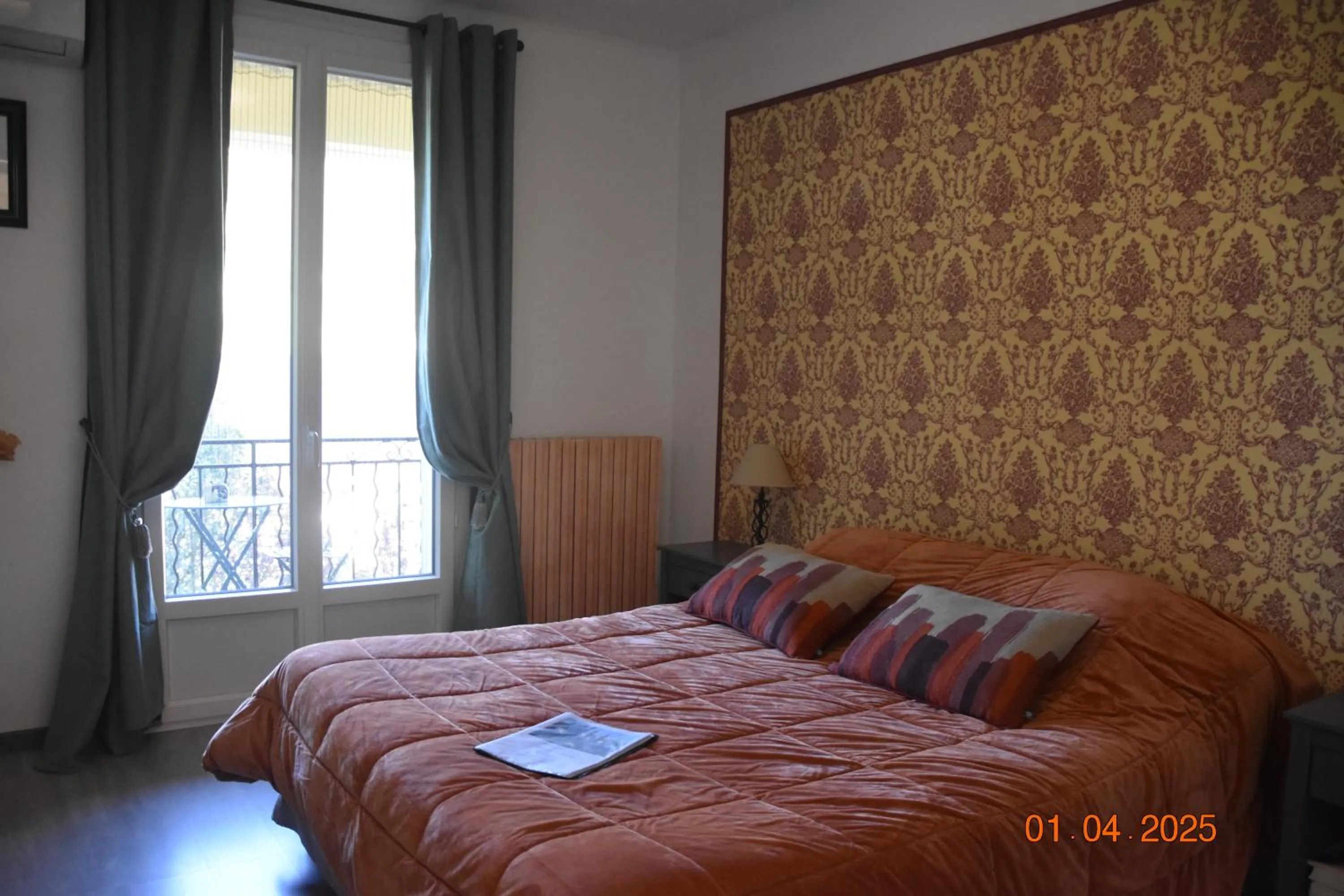 Bed in Villa Lumières