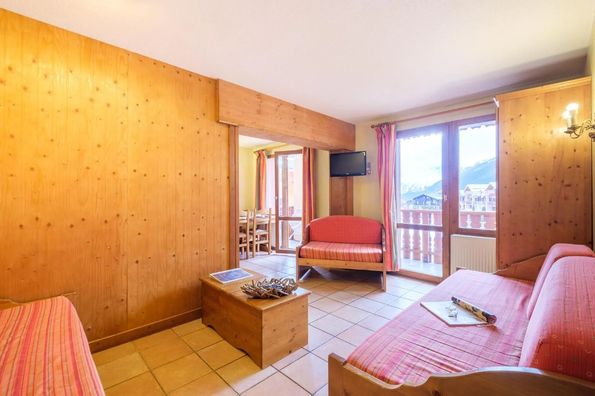 Living room, Bed in Résidence Les Balcons De Val Cenis Le Haut