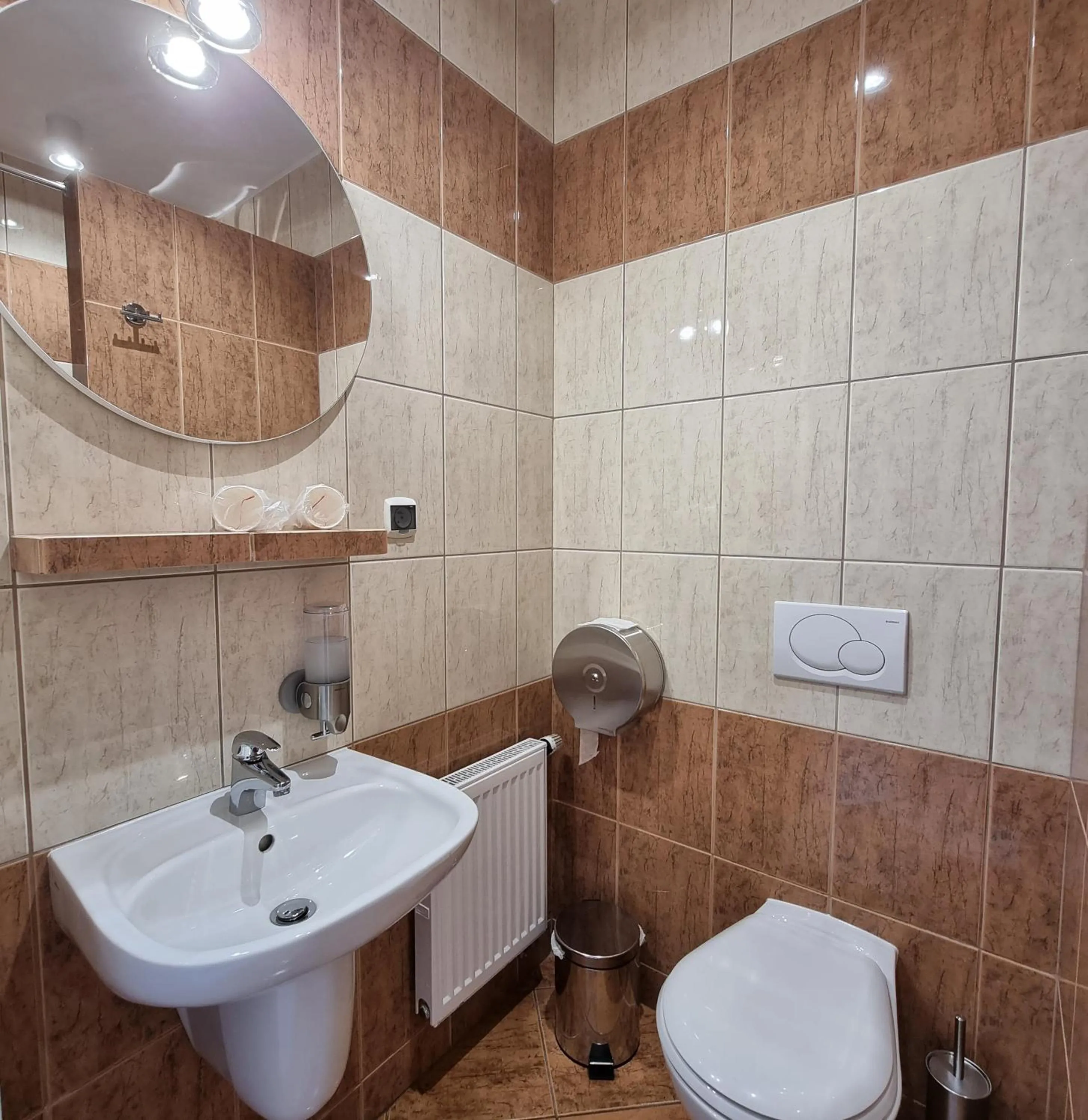 Bathroom in Hotel Jola