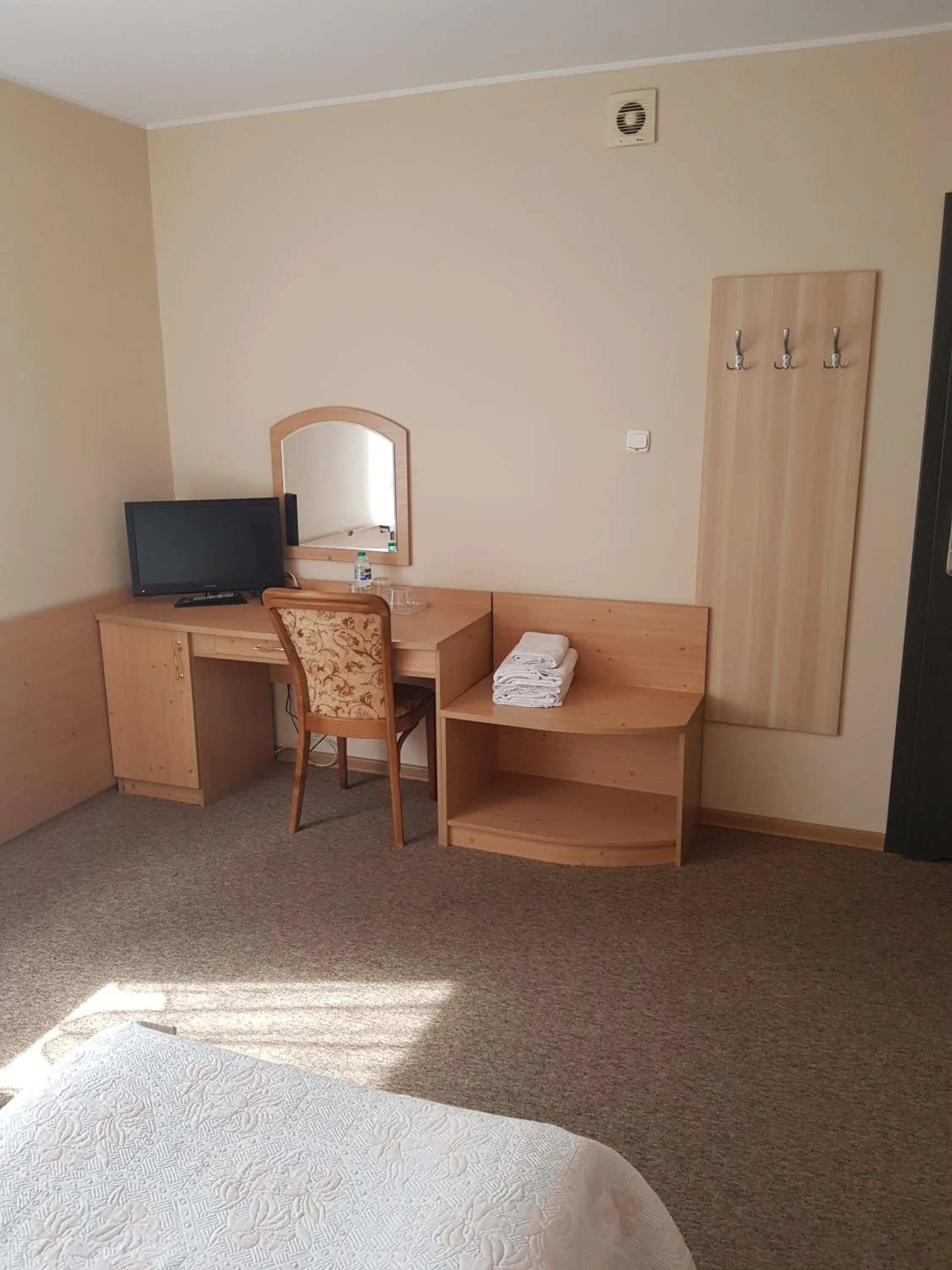 TV and multimedia, Bed in Hotel Jola