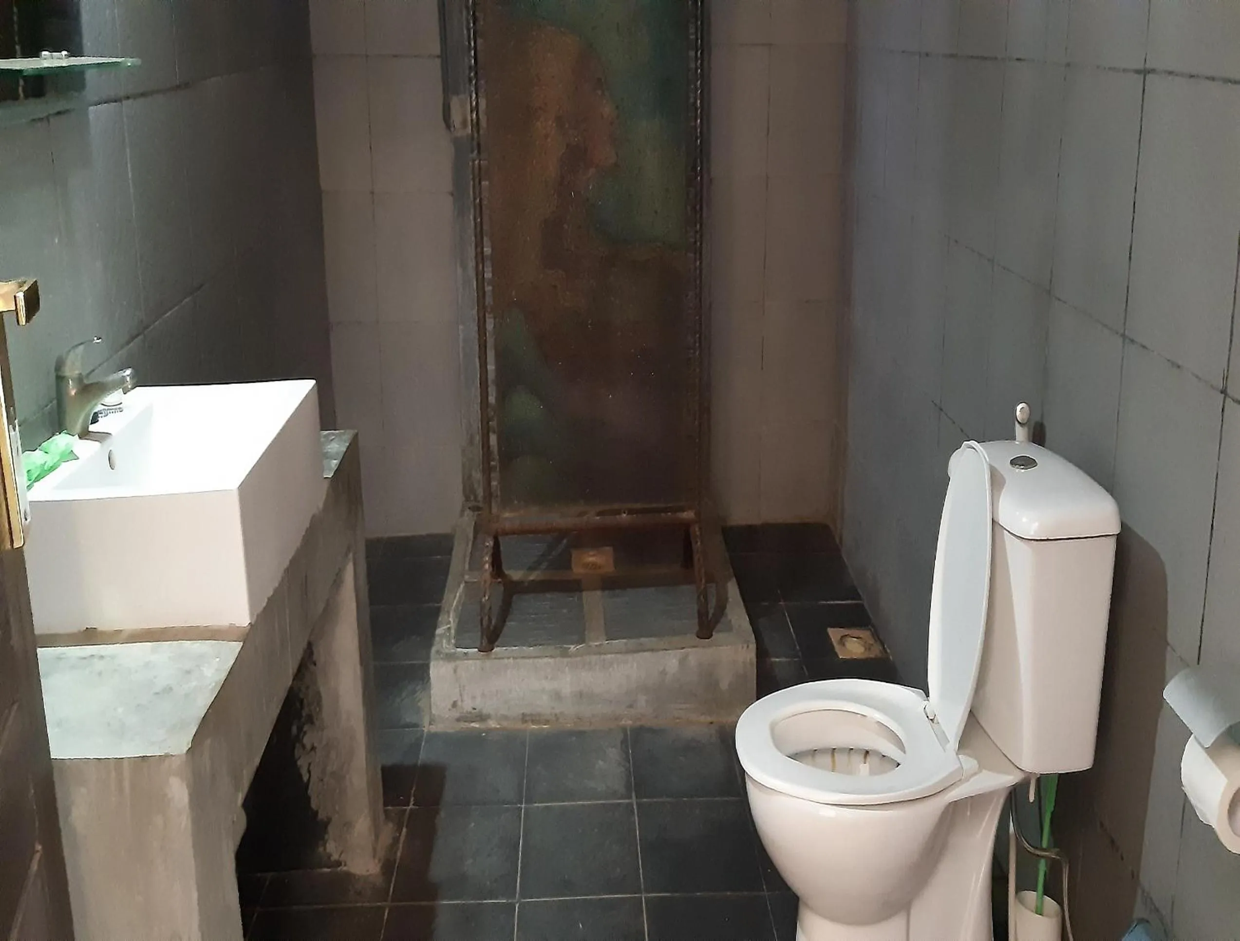 Shower in Dream Hotel