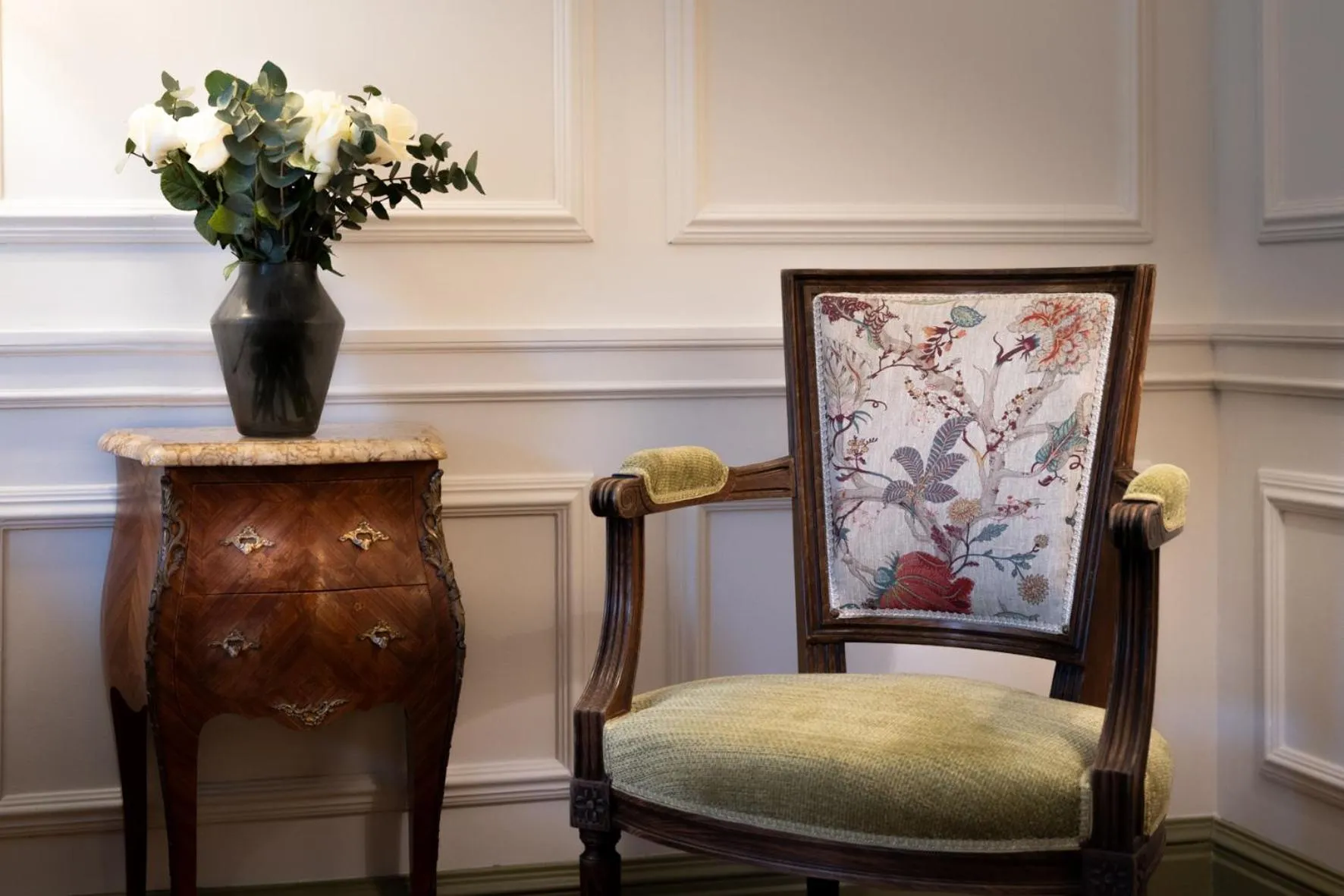 Decorative detail in Chateau de Lantic