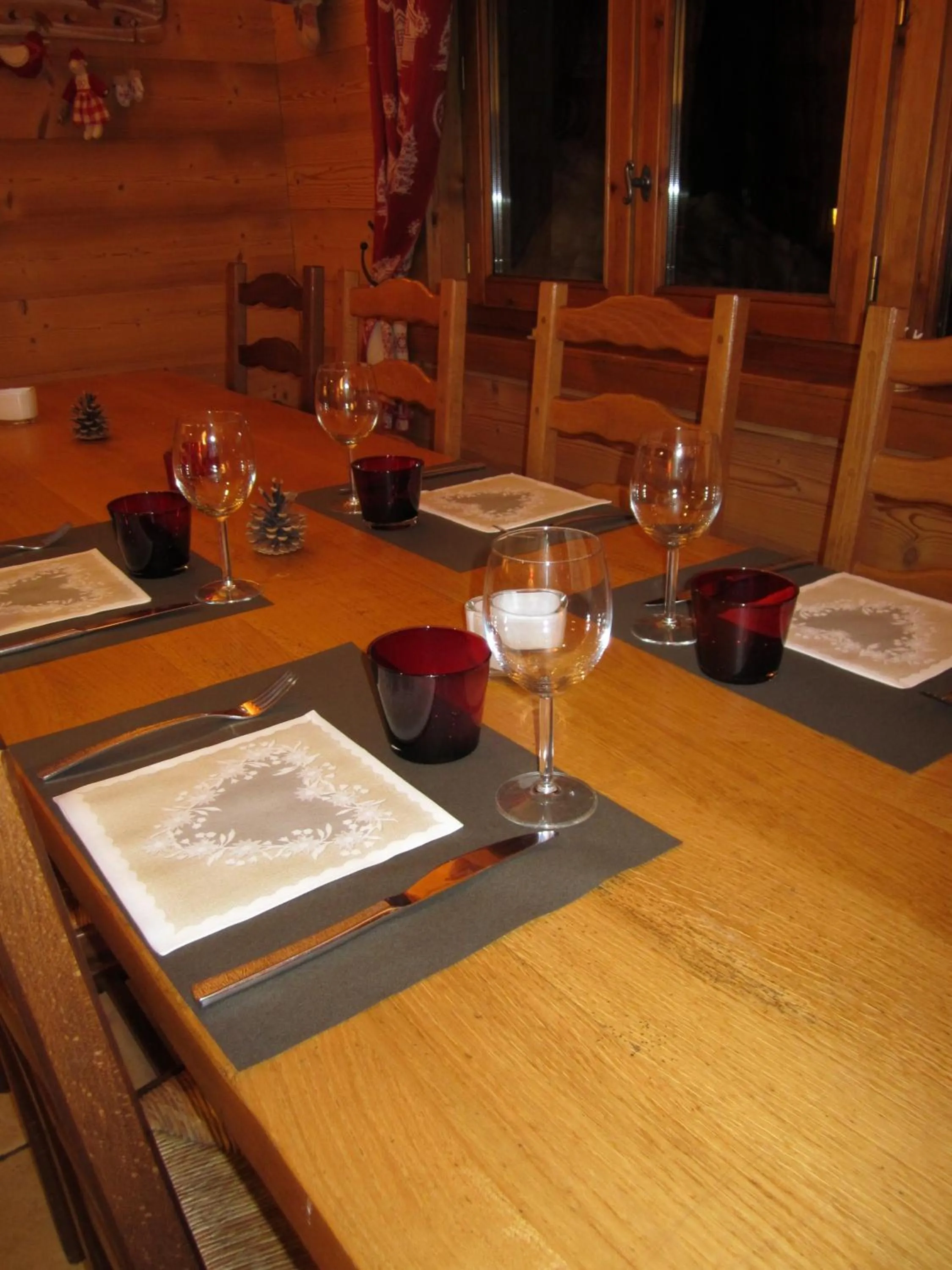 Restaurant/places to eat in Hôtel Chalet Le Caribou