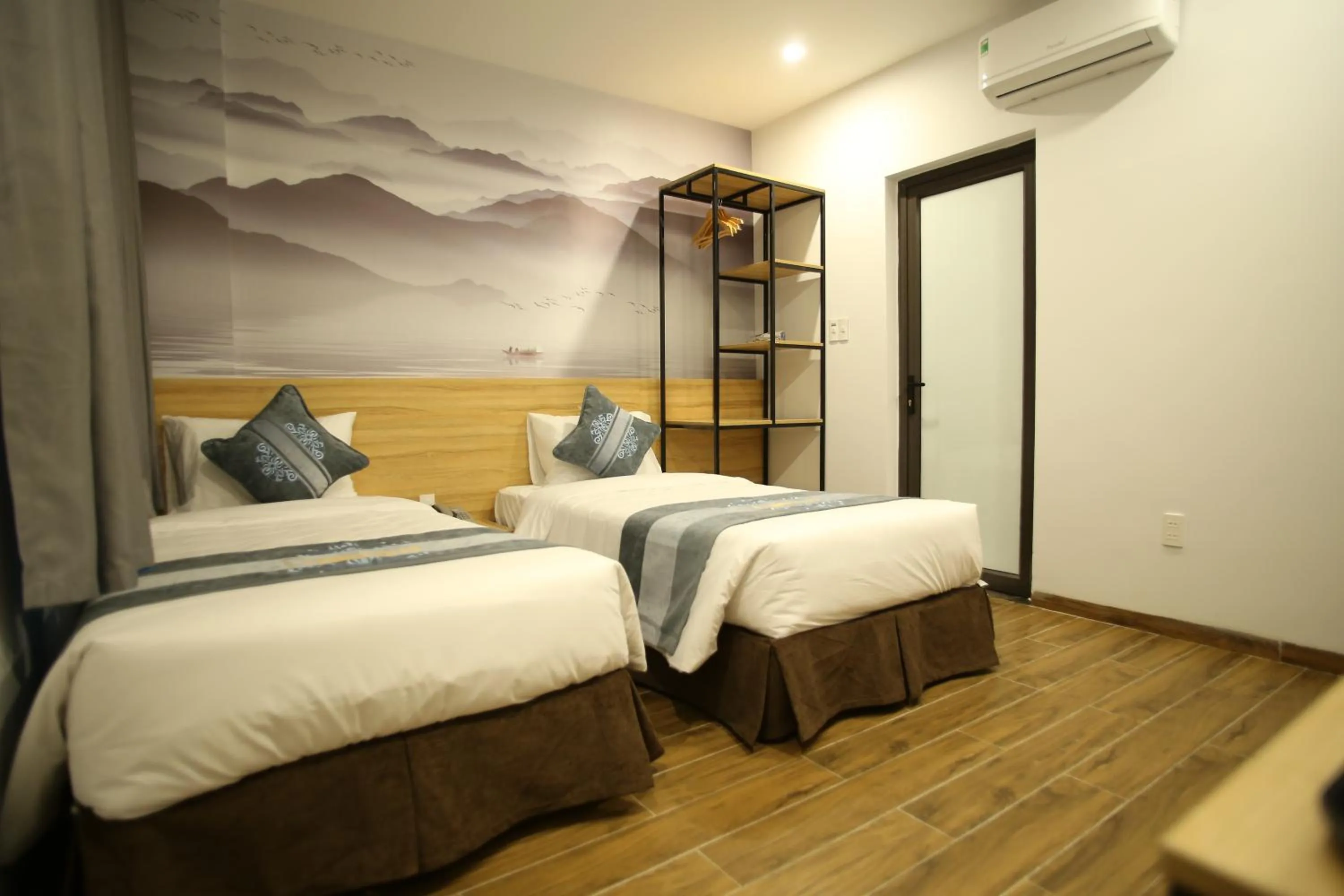 Bed in KingSales Hotel