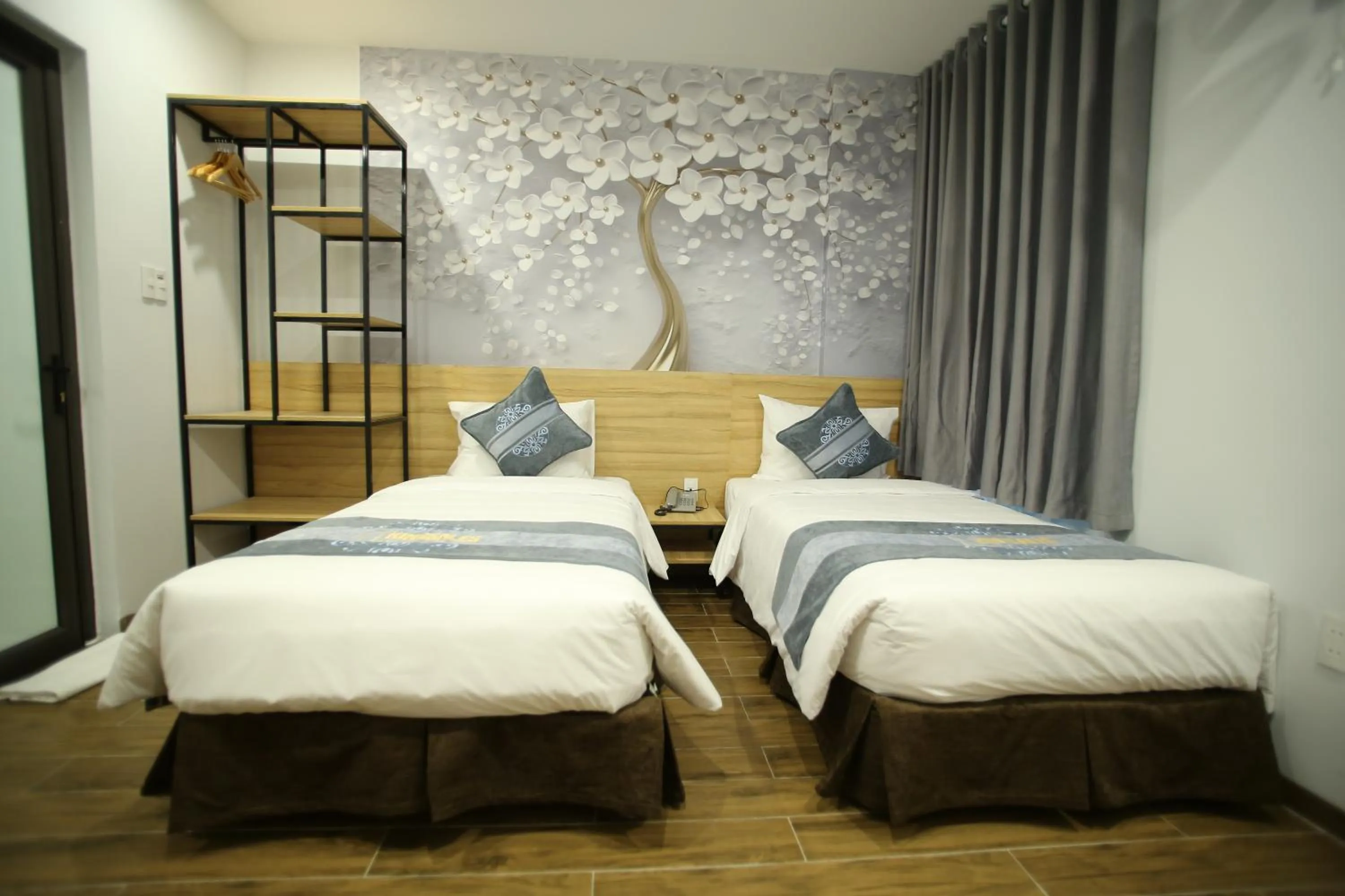 Bed in KingSales Hotel