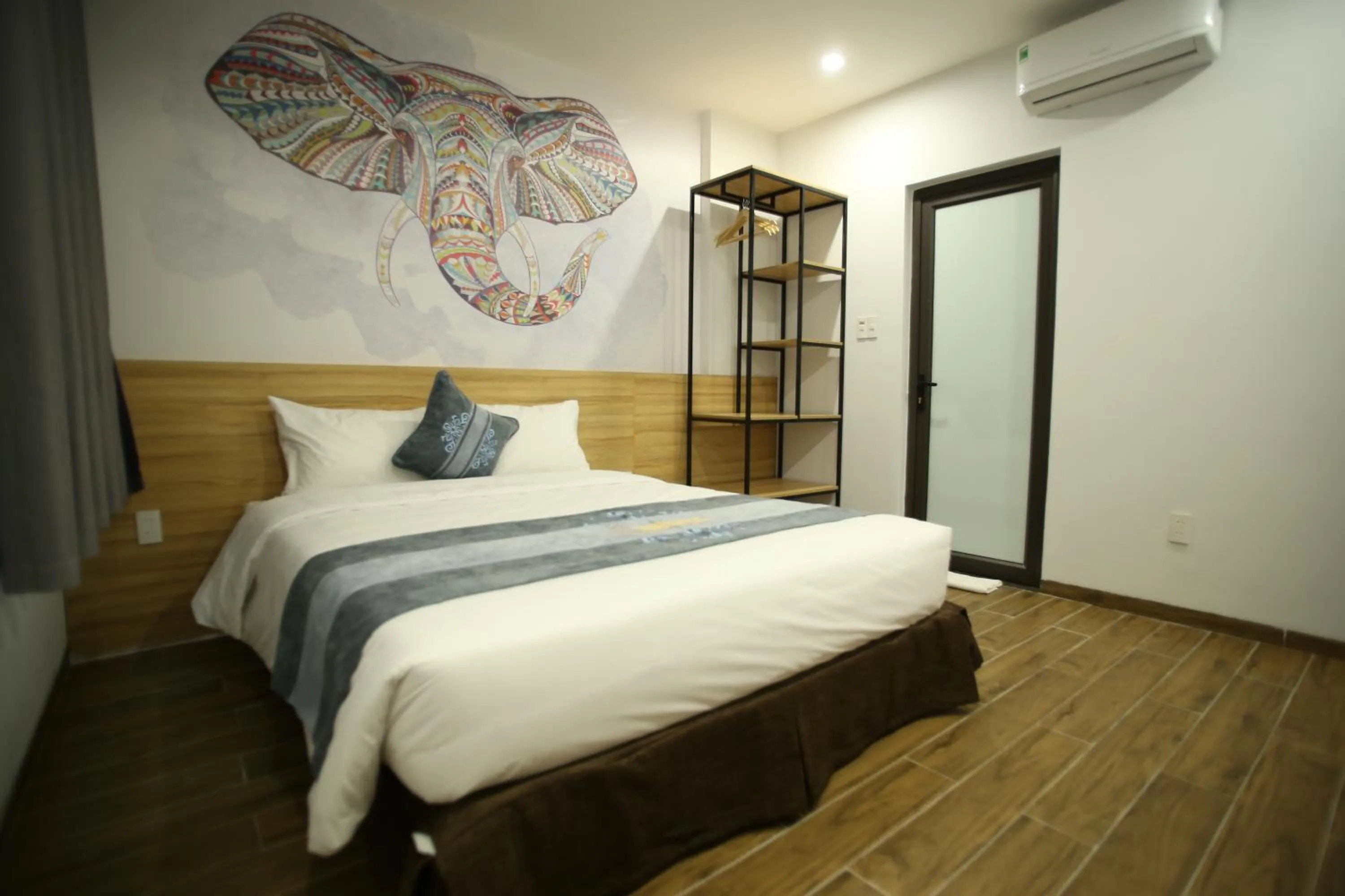 Bed in KingSales Hotel