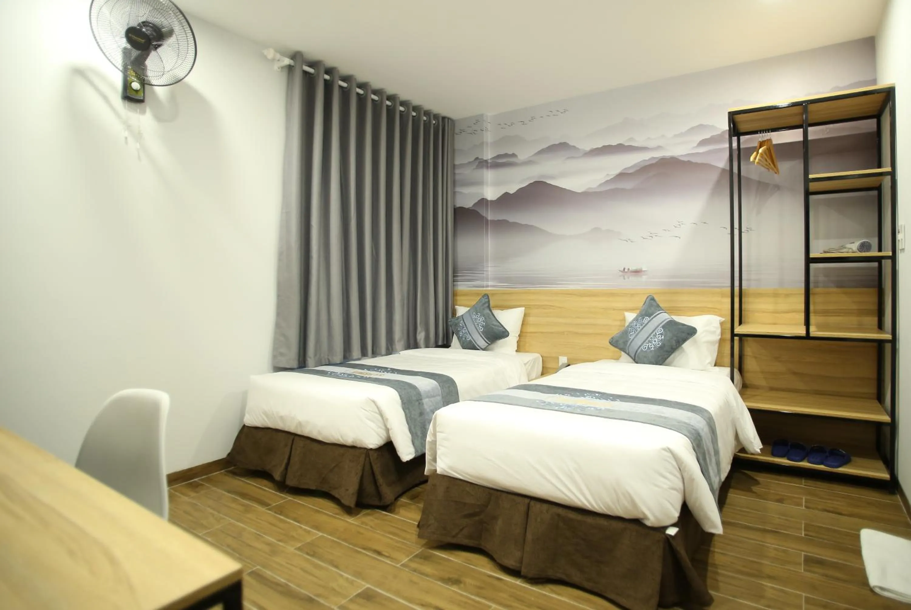 Property building, Bed in KingSales Hotel