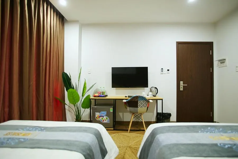 Property building, Bed in KingSales Hotel