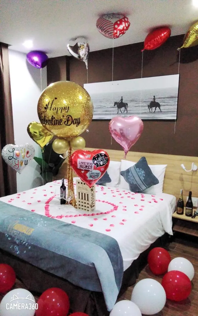 Bed in KingSales Hotel