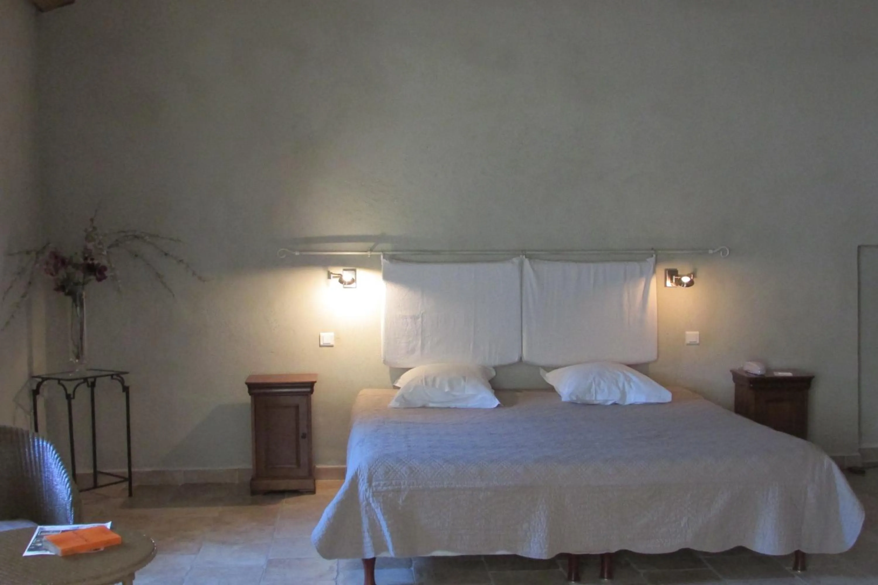 Photo of the whole room in La Bastide Des Senteurs