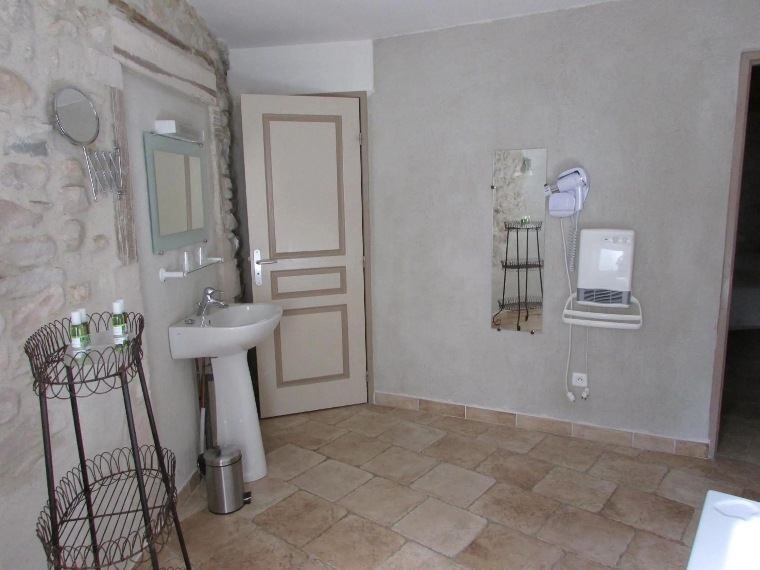 Bathroom in La Bastide Des Senteurs