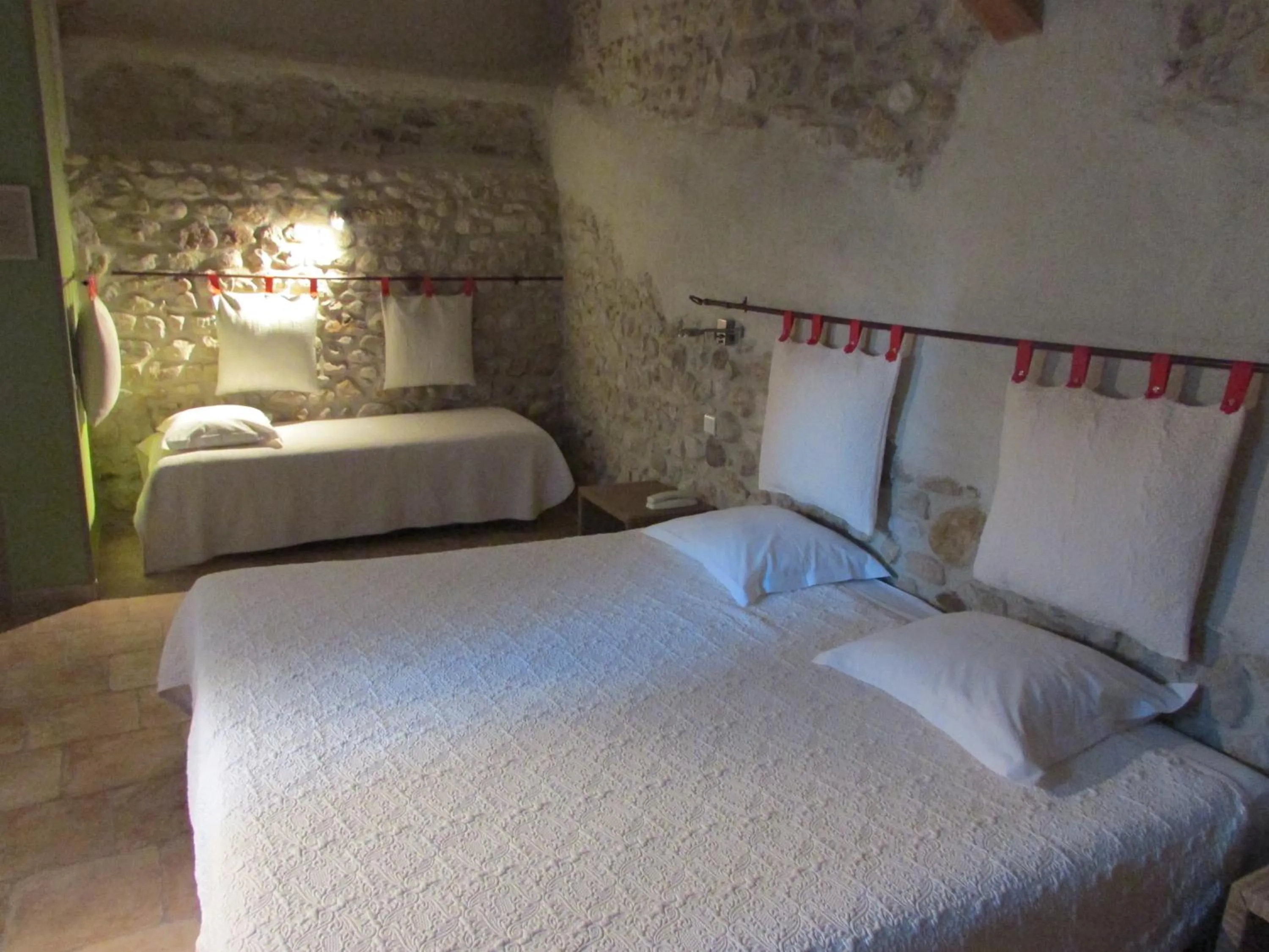 Photo of the whole room in La Bastide Des Senteurs