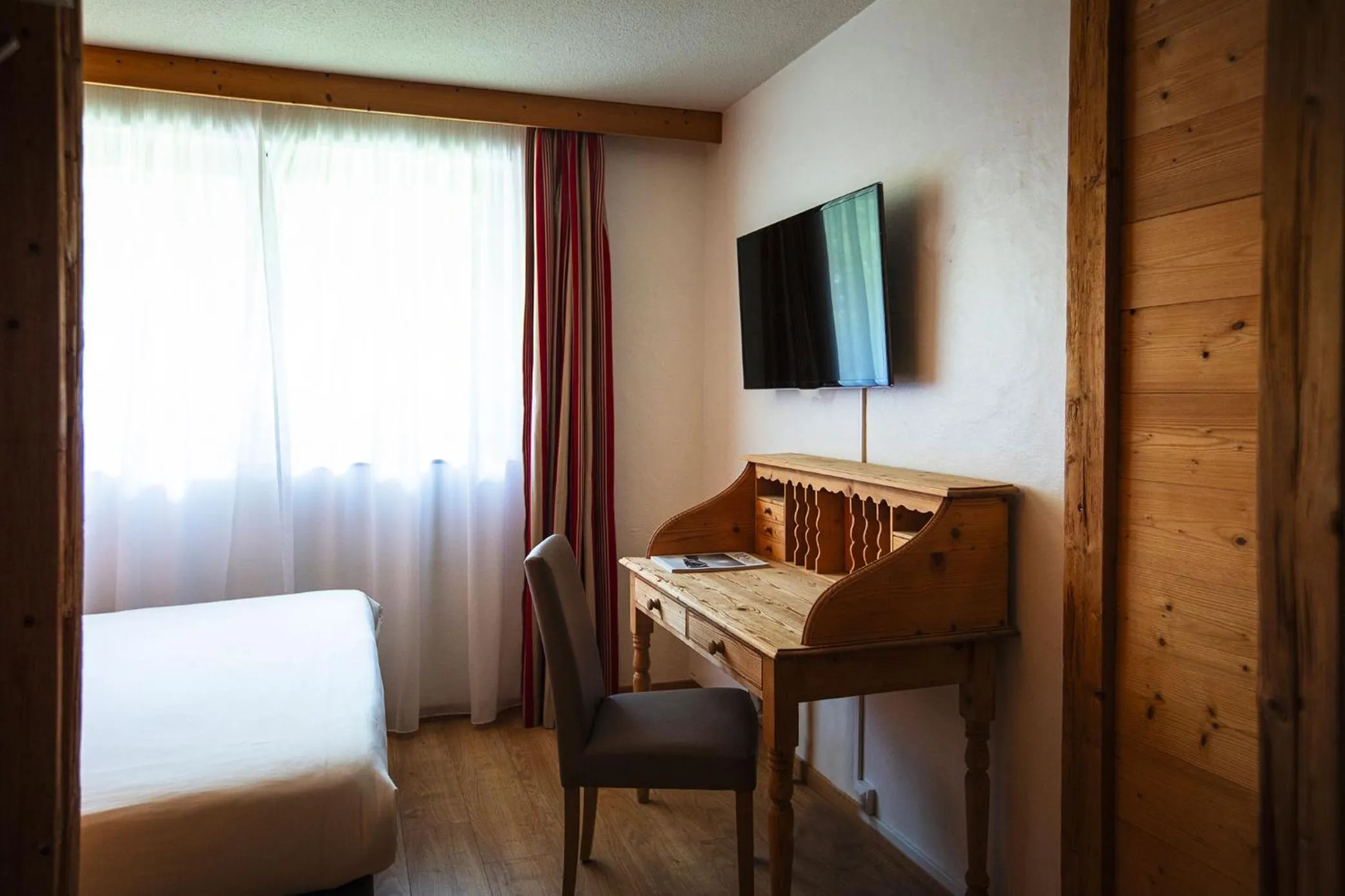 TV and multimedia, Bed in Hotel Alpen Roc