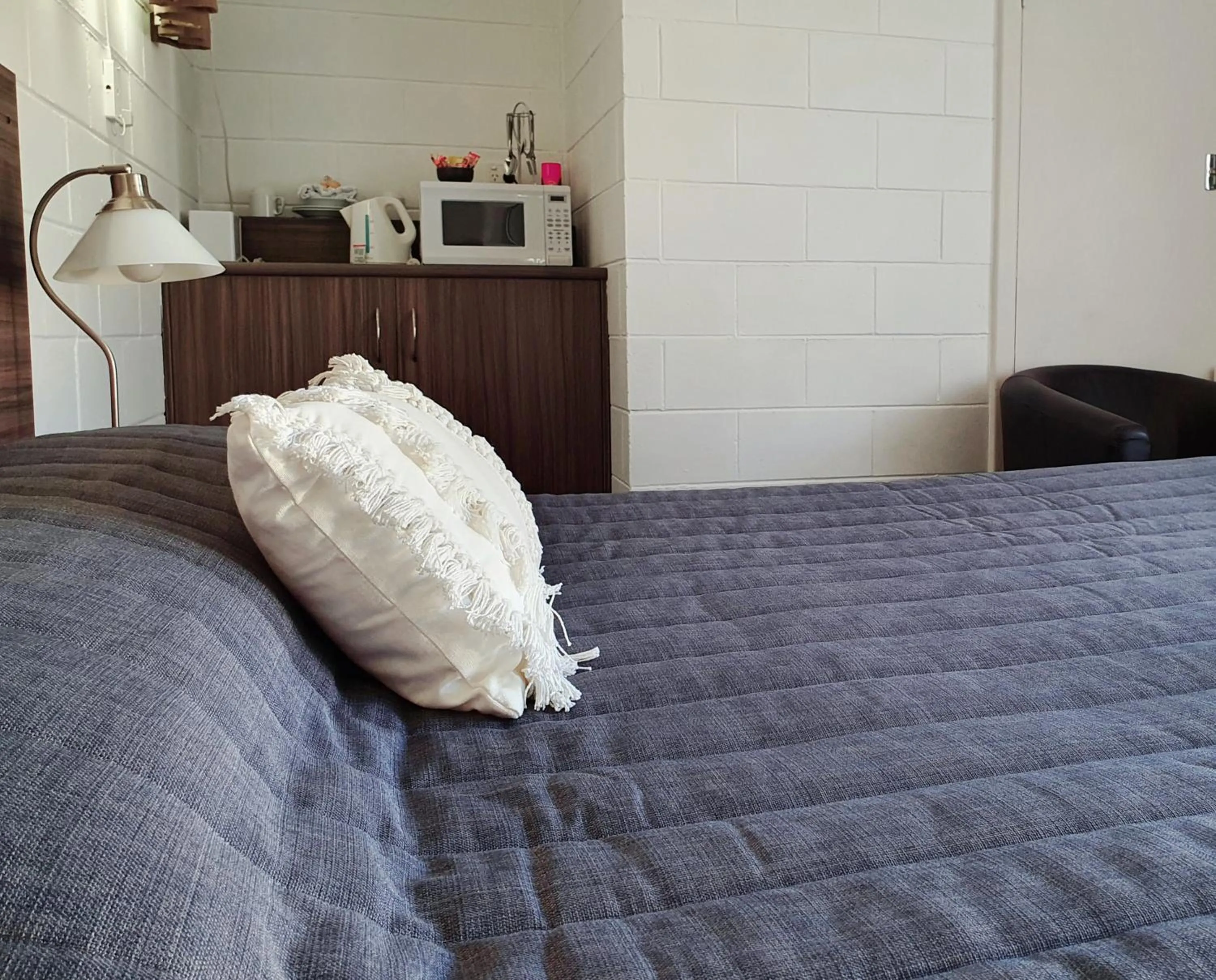 Coffee/tea facilities, Bed in Motel Riverbend