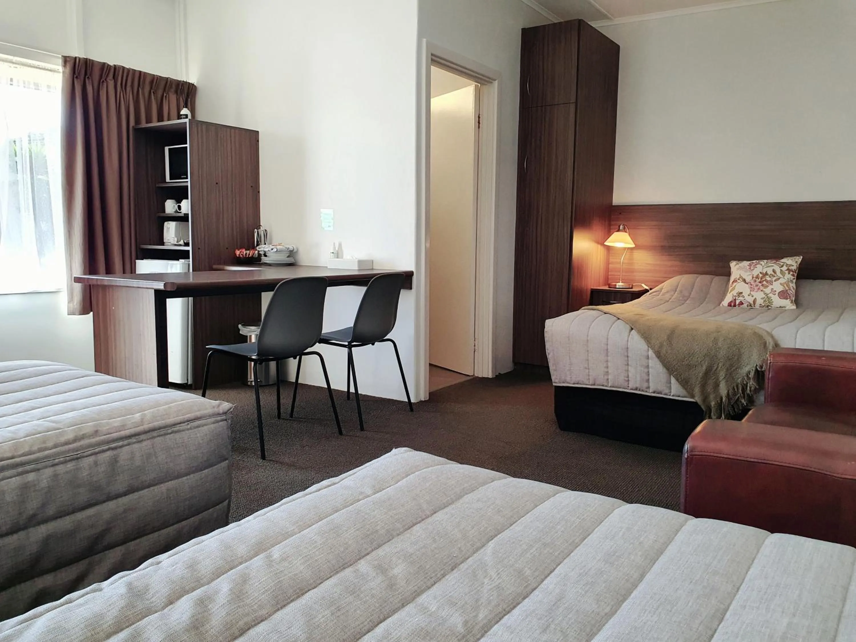 Coffee/tea facilities, Bed in Motel Riverbend