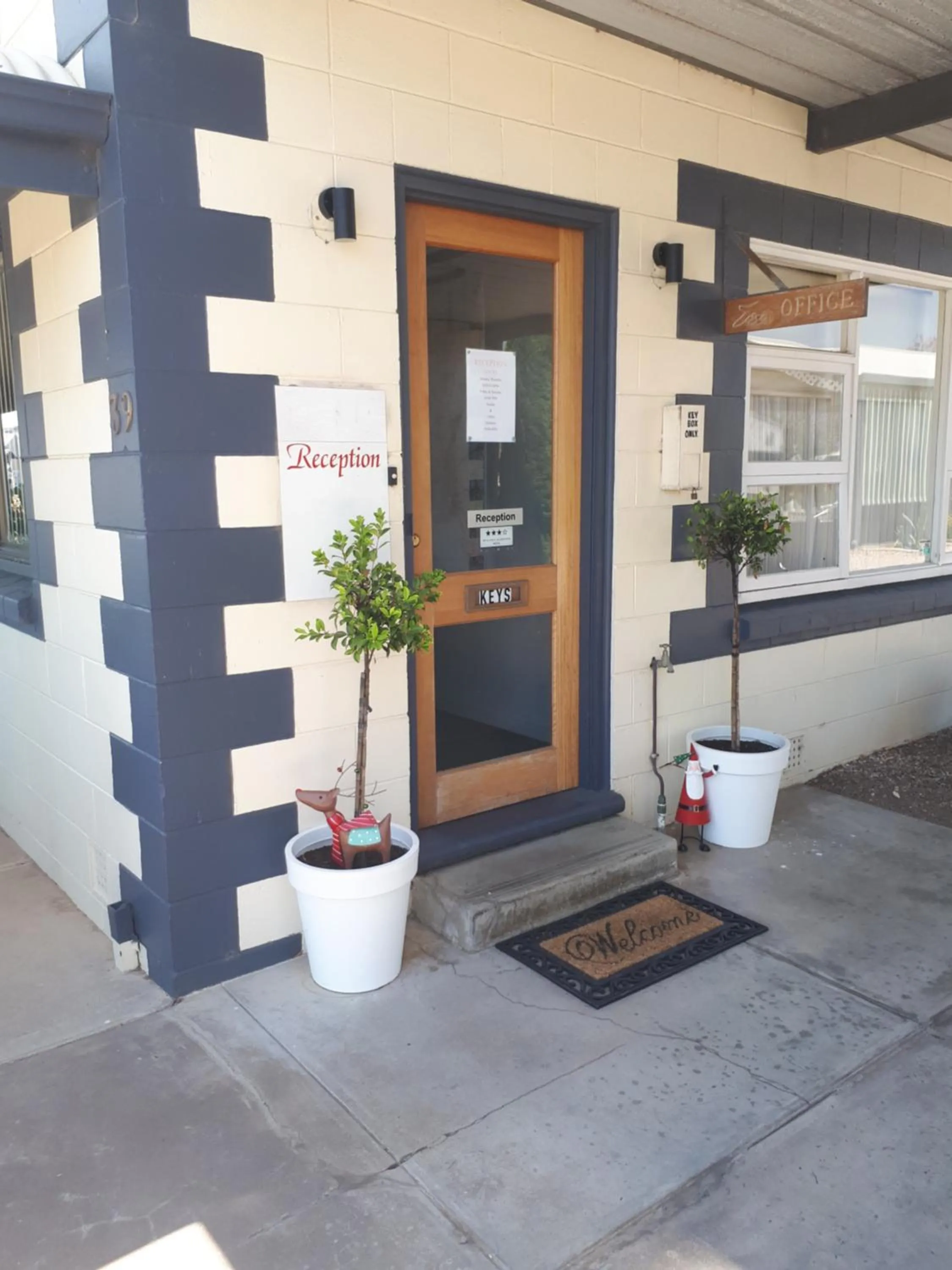 Facade/entrance in Motel Riverbend