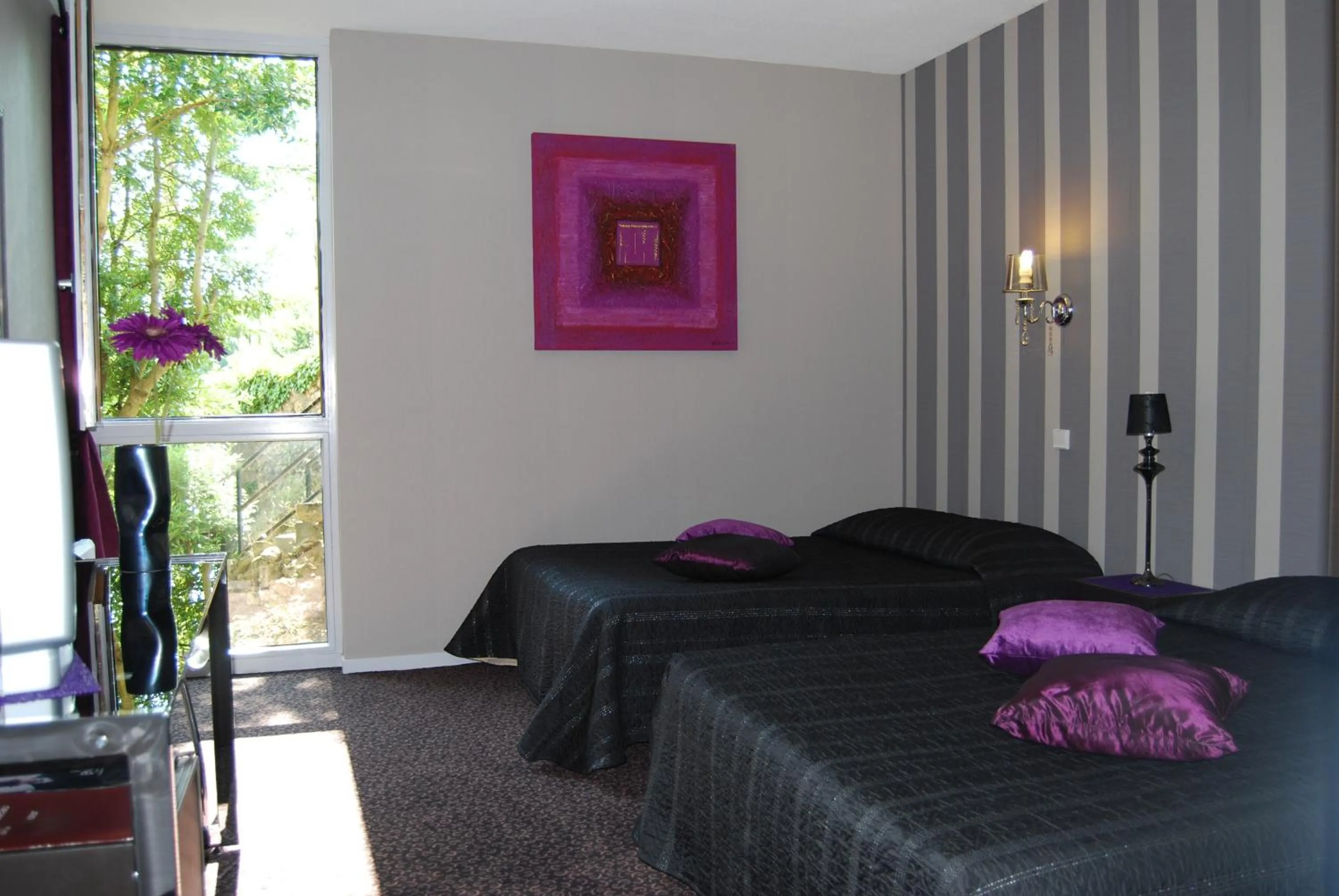 Bed in Hôtel Restaurant du Château de la Tour