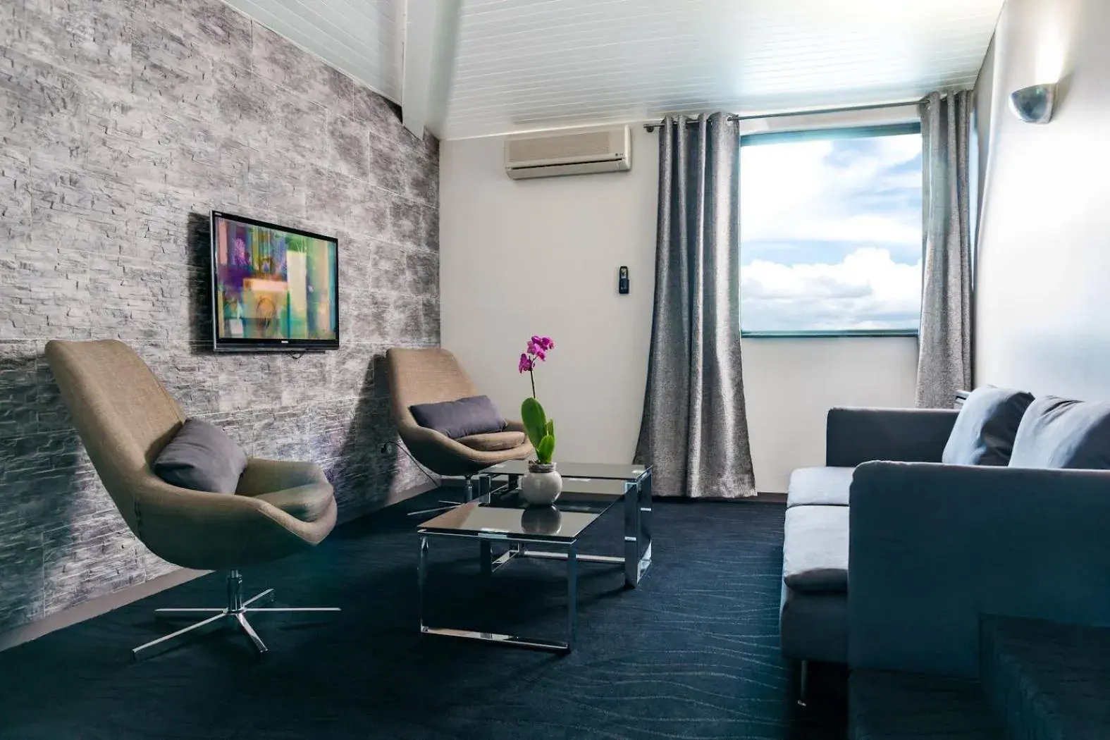 Junior Suite in Hôtel Restaurant du Château de la Tour Junior Suite in Hôtel Restaurant du Château de la Tour